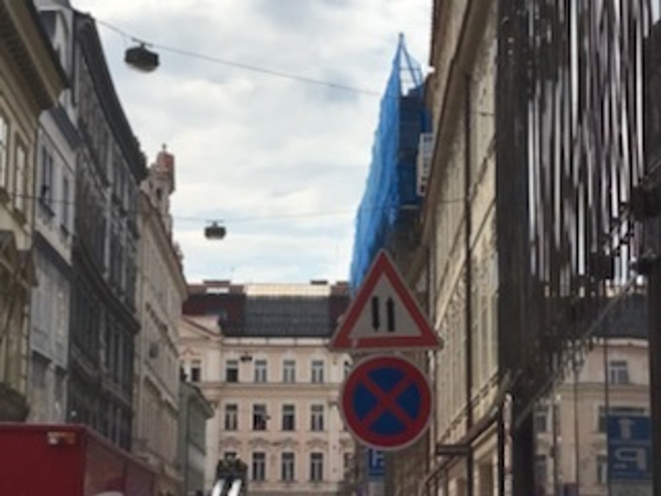 Zřícený strop v centru Prahy - 4 - GALERIE: Zřícený strop v centru Prahy (8/10)
