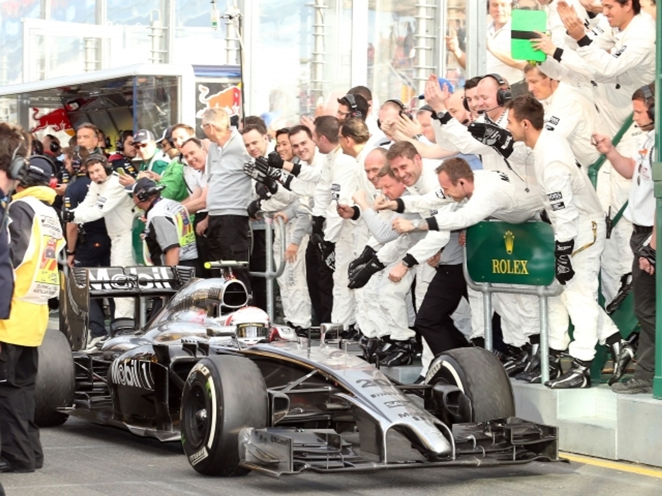 Velká cena Austrálie, Rosberg, Ricciardo, Magnussen - 7 - GALERIE: Rosberg ovládl Velkou cenu Austrálie, domácí Ricciardo byl druhý (6/10)