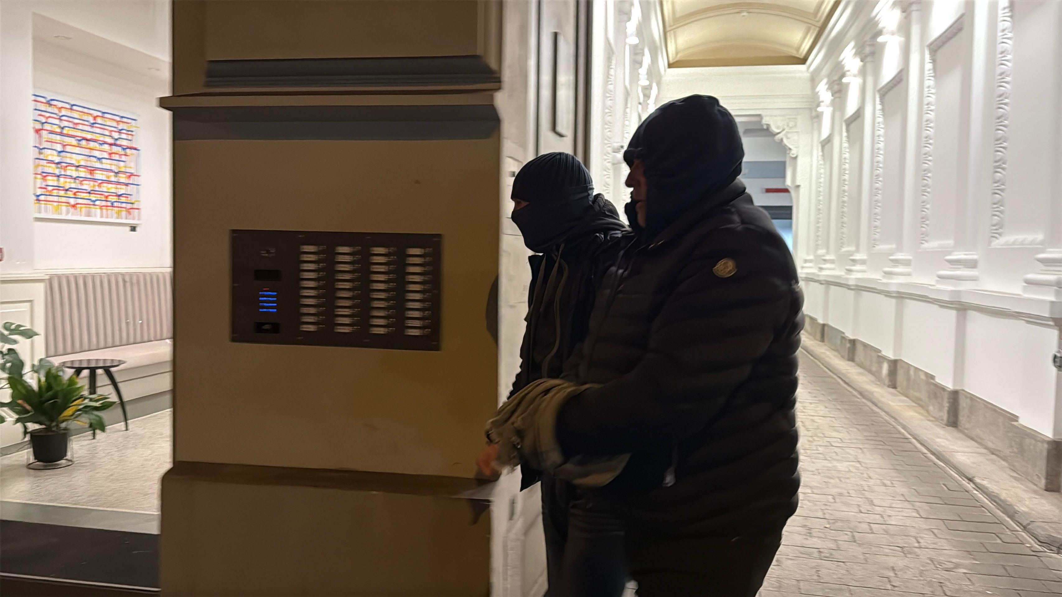 Výslech obviněných v kauze Motol - Zásah NCOZ v kauze FN Motol (6/20)