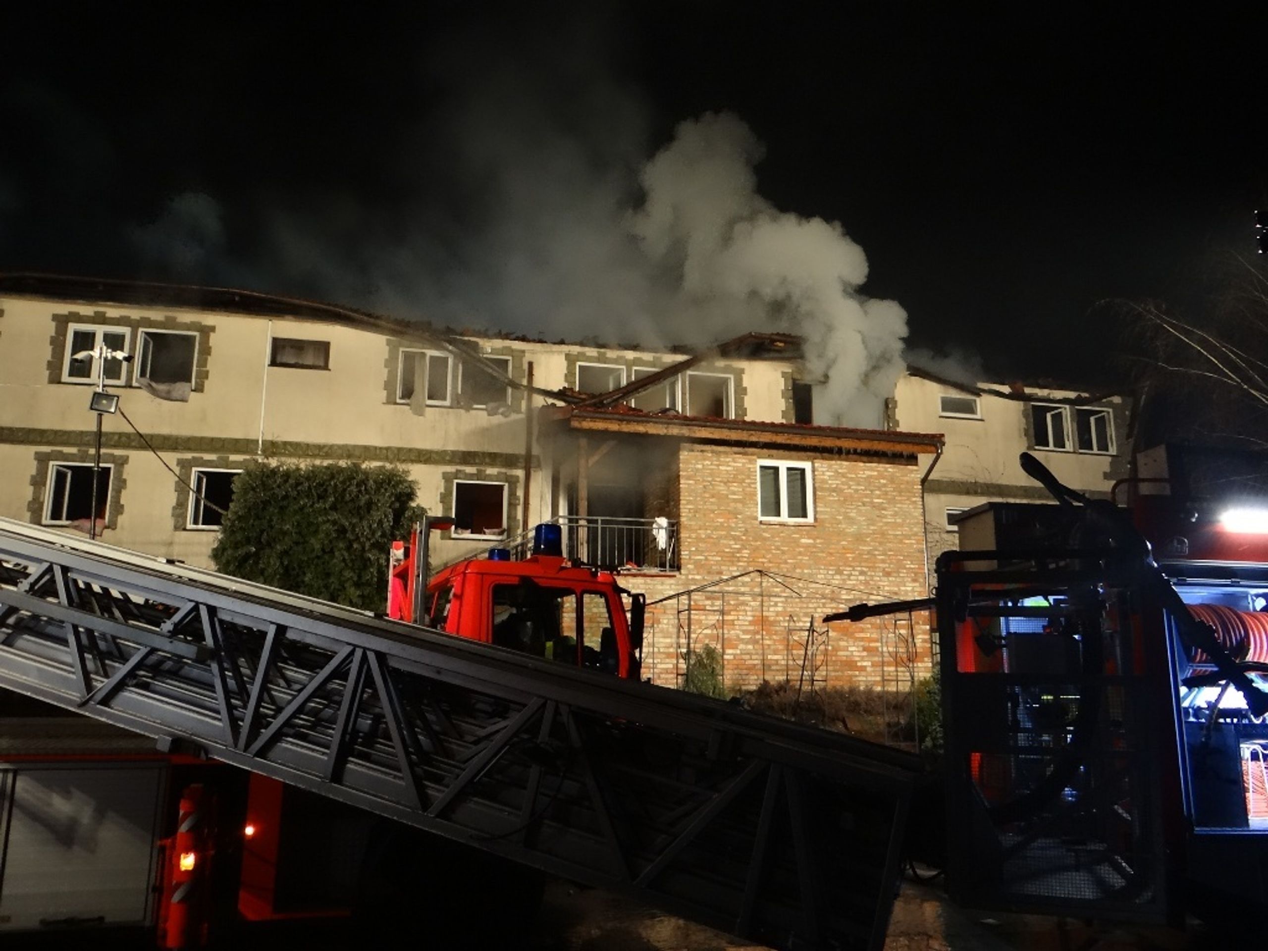 Požár hotelu Fridrich - 5 - GALERIE: Požár hotelu Fridrich v Těrlicku na Karvinsku (24/54)