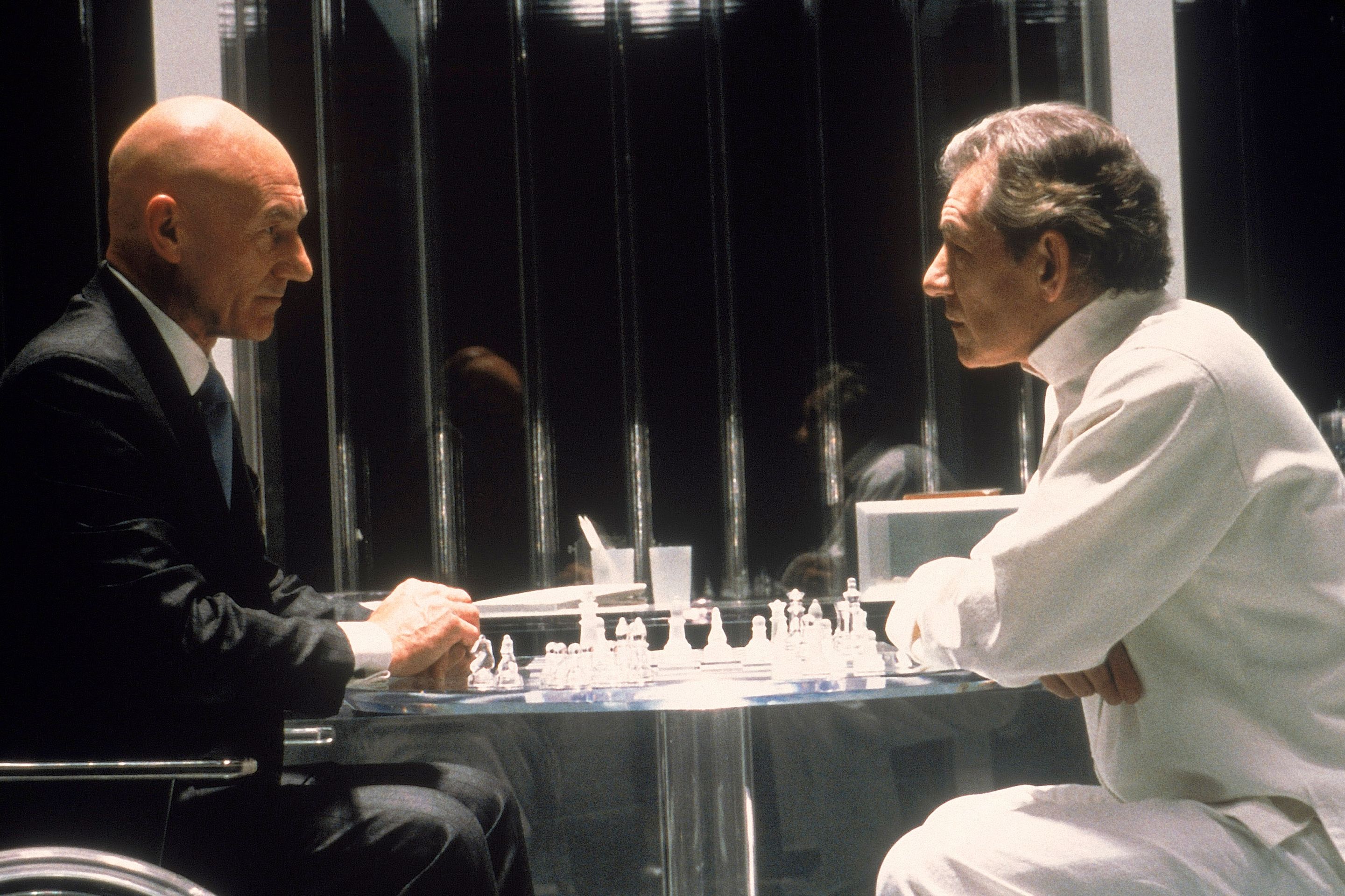 Patrick Stewart a Ian McKellen ve filmu X-Men, 2000 - Ian McKellen (1/4)