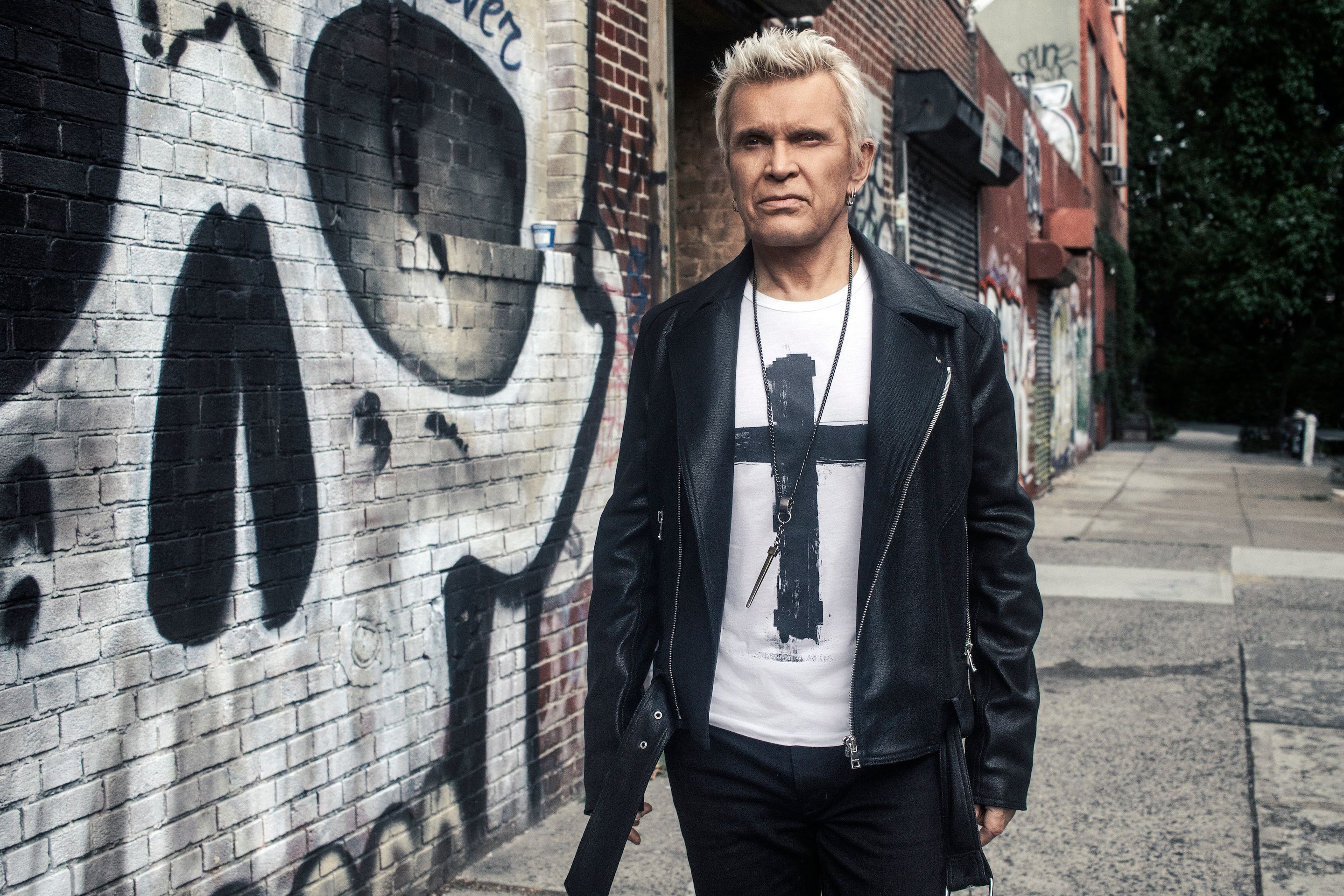 Billy Idol - Světové hvězdy se spojily ve videoklipu americké verze hitu Pár přátel Michala Davida (6/15)