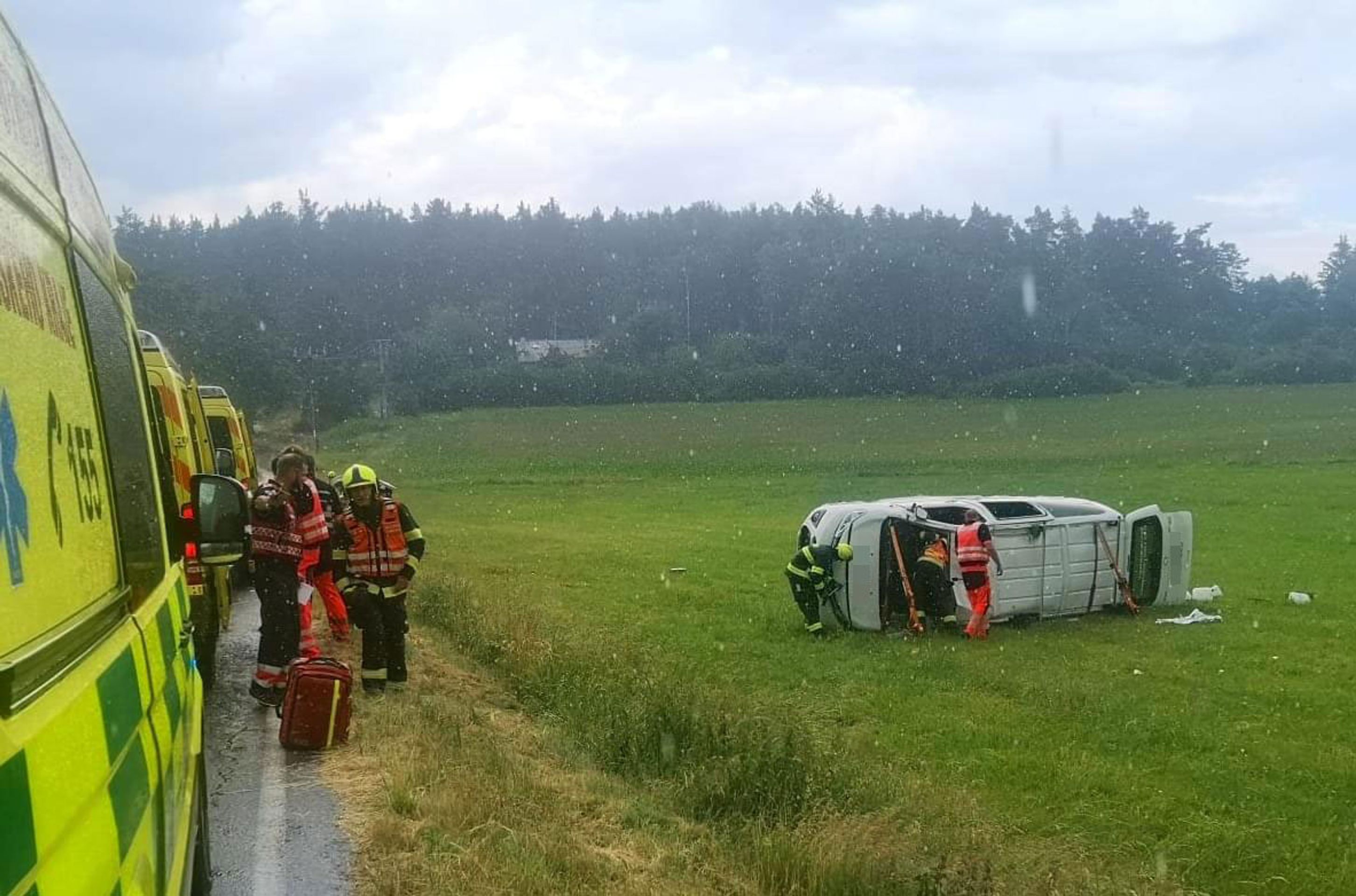 Dopravní nehoda mezi Zálužím a Horní Břízou (3) - Vážná dopravní nehoda mezi Zálužím a Horní Břízou (5/6)