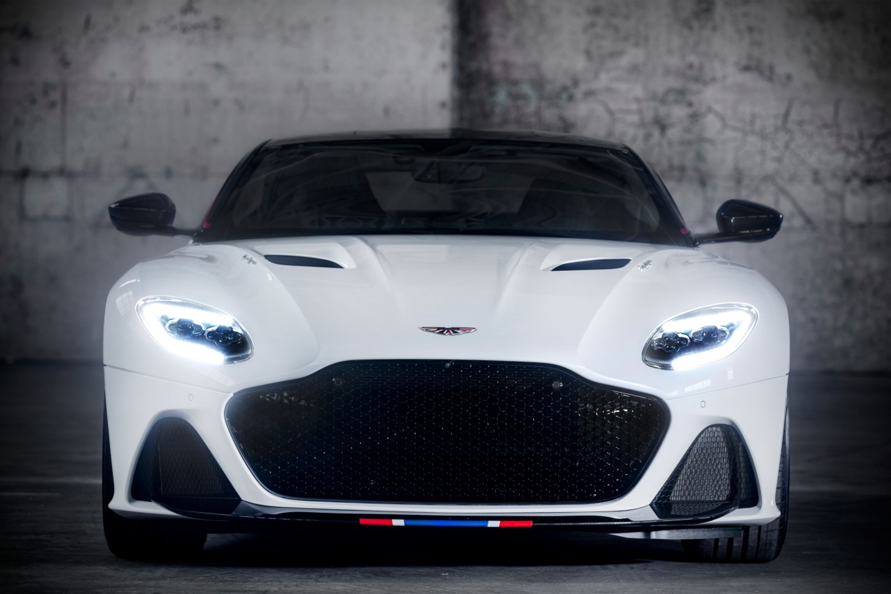 Aston Martin DBS Superleggera Concorde Edition - 18 - Fotogalerie: Nádherný Aston Martin odkazuje na nadzvukový Concorde (7/24)