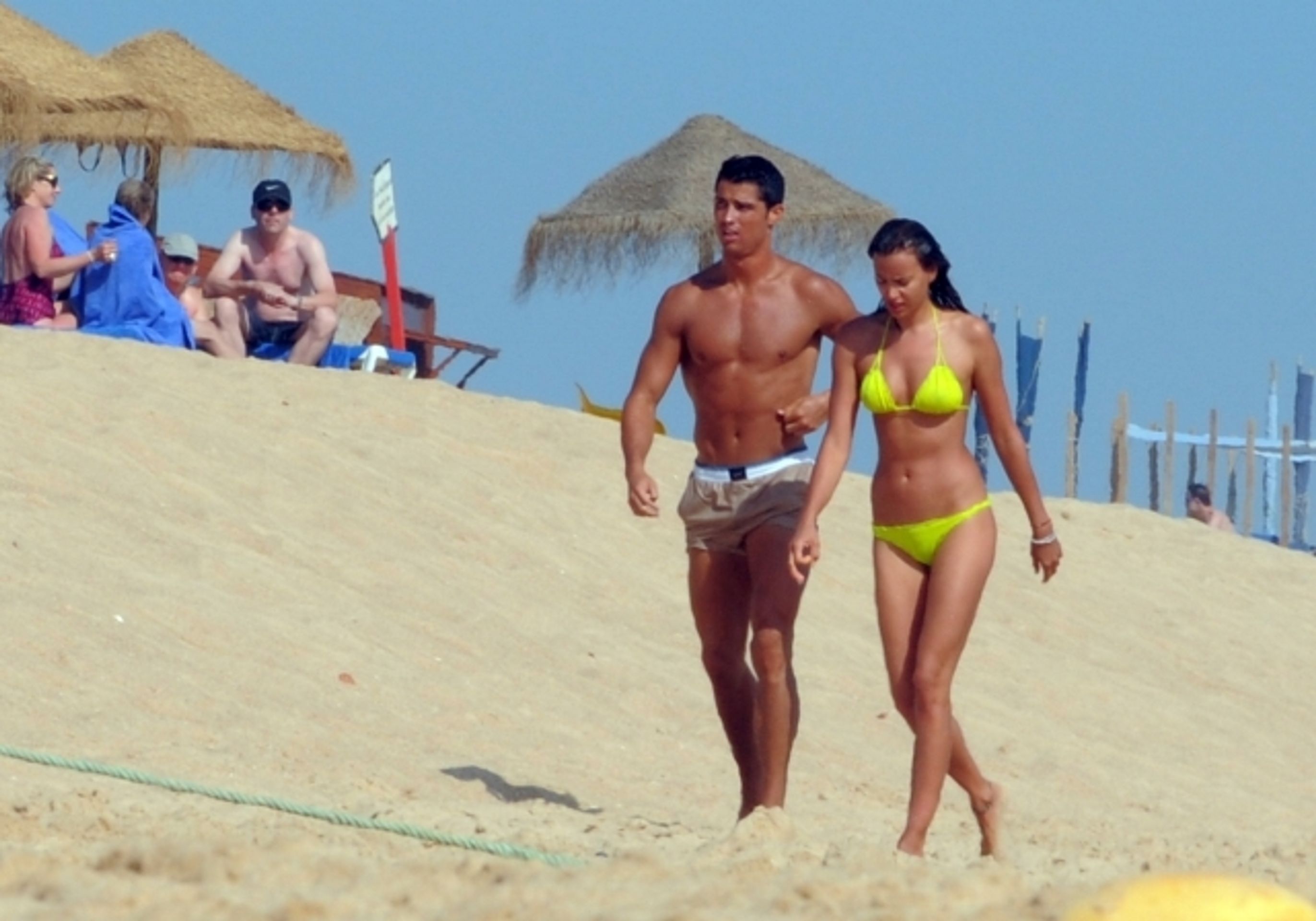 Cristiano Ronaldo a Irina Shayk - 3 - GALERIE: Cristiano Ronaldo a Irina Shayk (7/10)