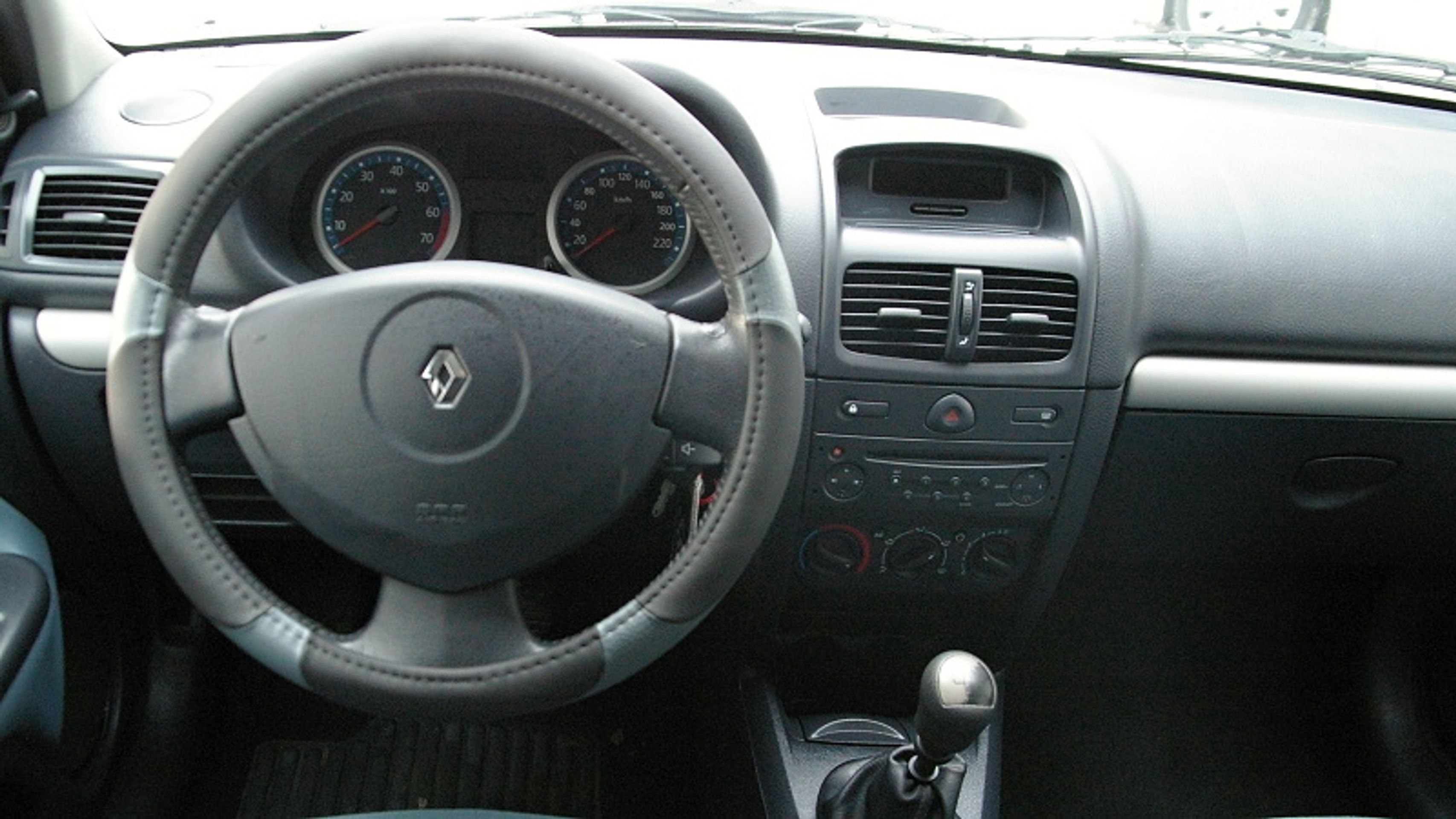 Ojetý Renault Clio - 7 - GALERIE Ojetý Renault Clio (5/11)