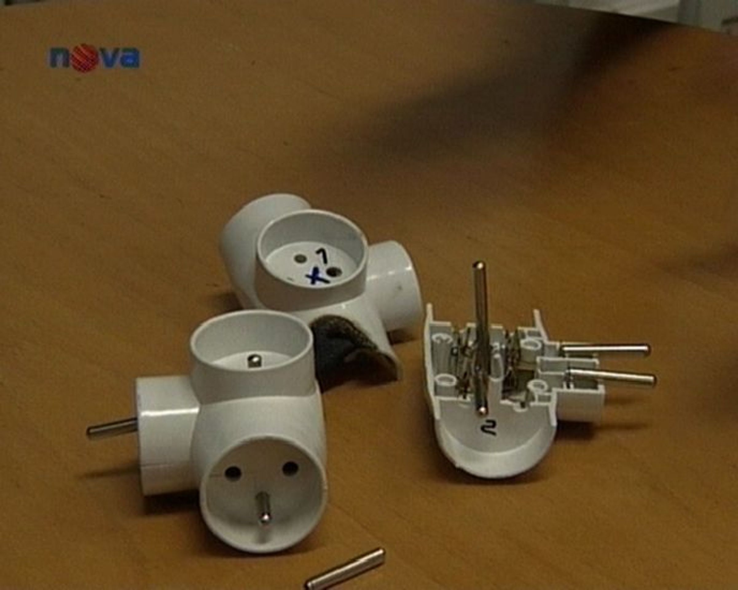 Záběry TV Nova. - Na trhu je životu nebezpečný výrobek (3/3)
