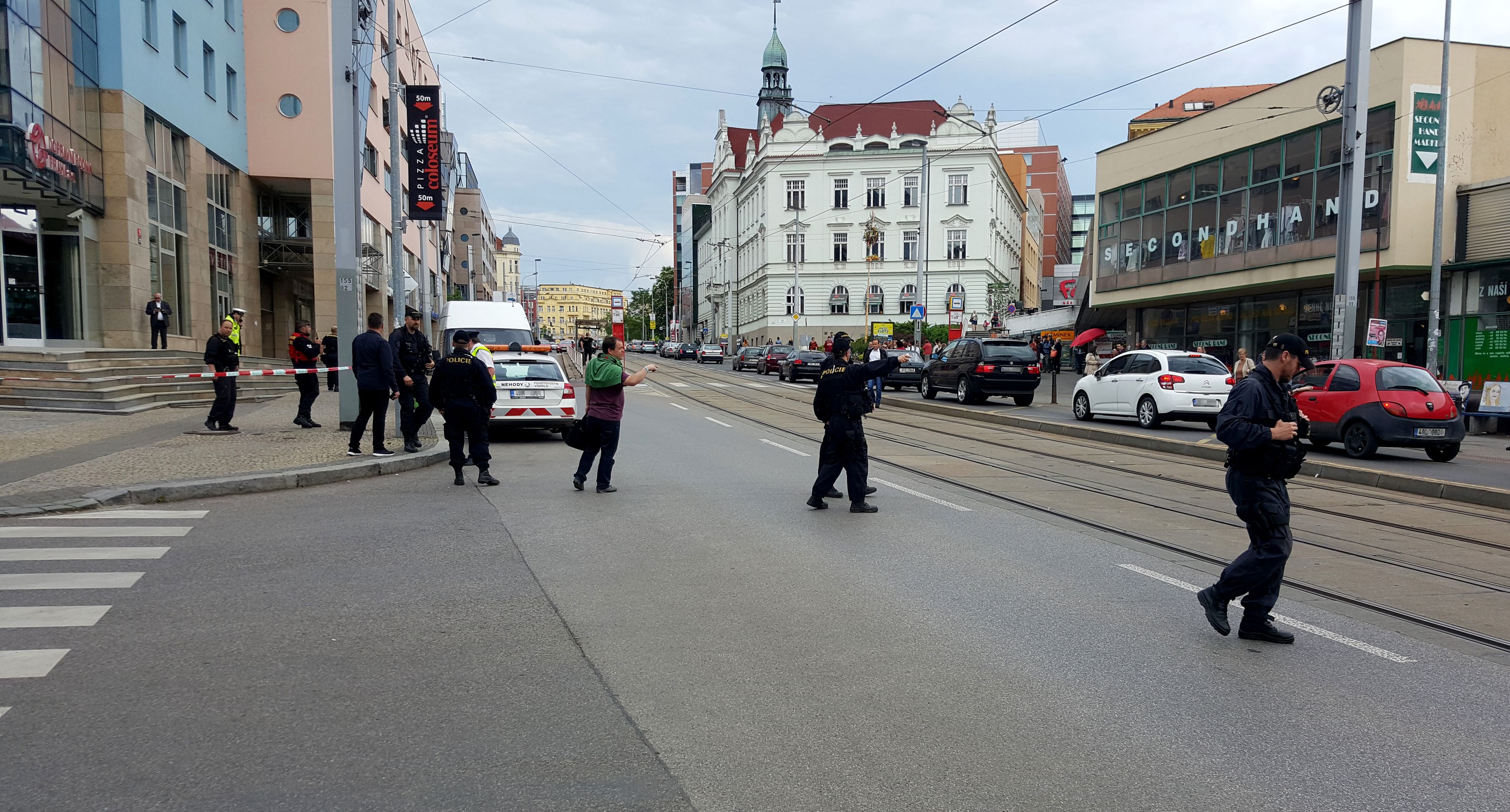 Podezřelý balíček v sídle Dopravních podniků hl. města Prahy - 3 - GALERIE: Podezřelý balíček v sídle Dopravních podniků hl. města Prahy (3/4)