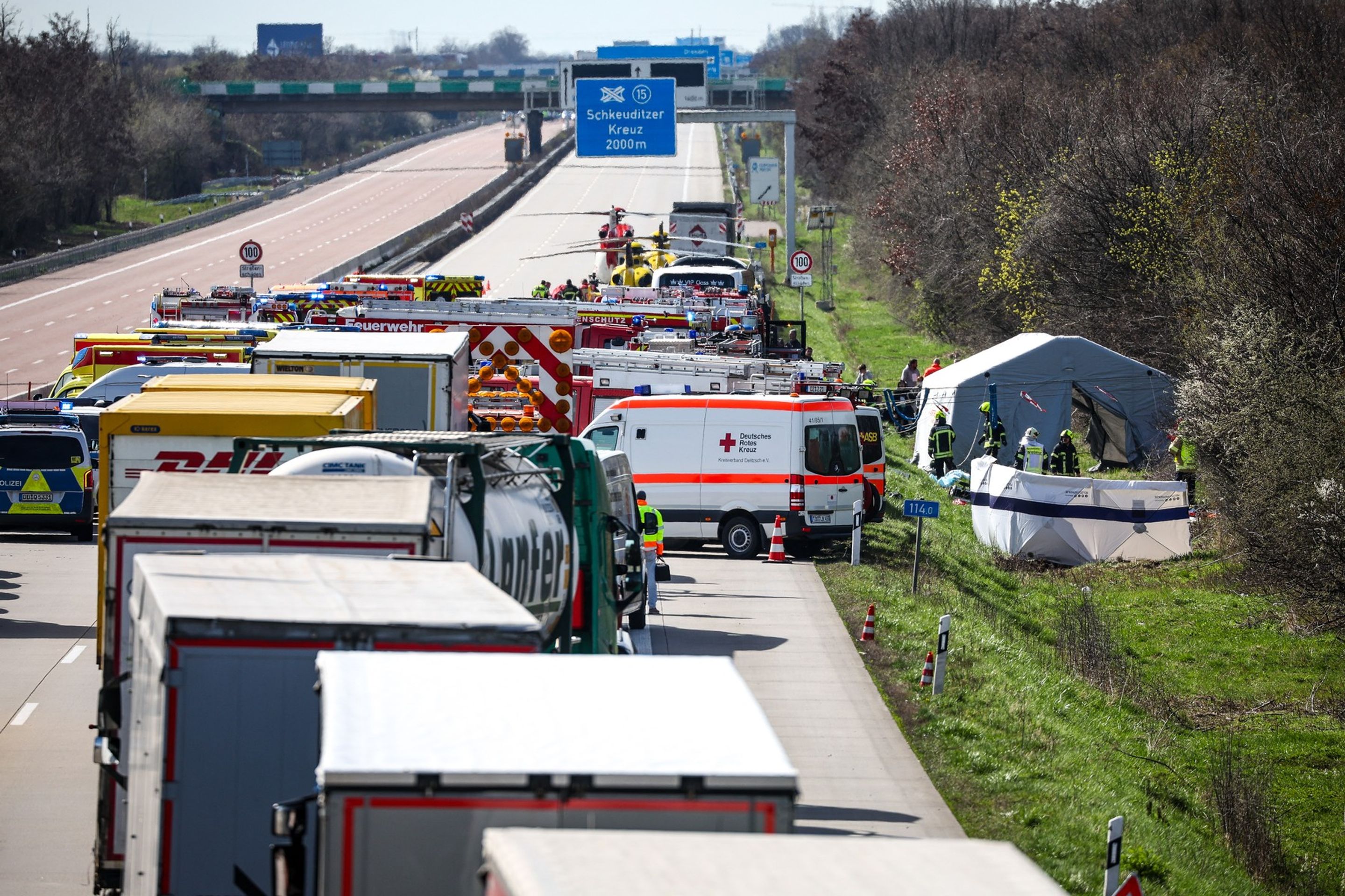 Tragická dopravní nehoda na dálnici A9 v Německu - Tragická dopravní nehoda na dálnici A9 v Německu (2/5)