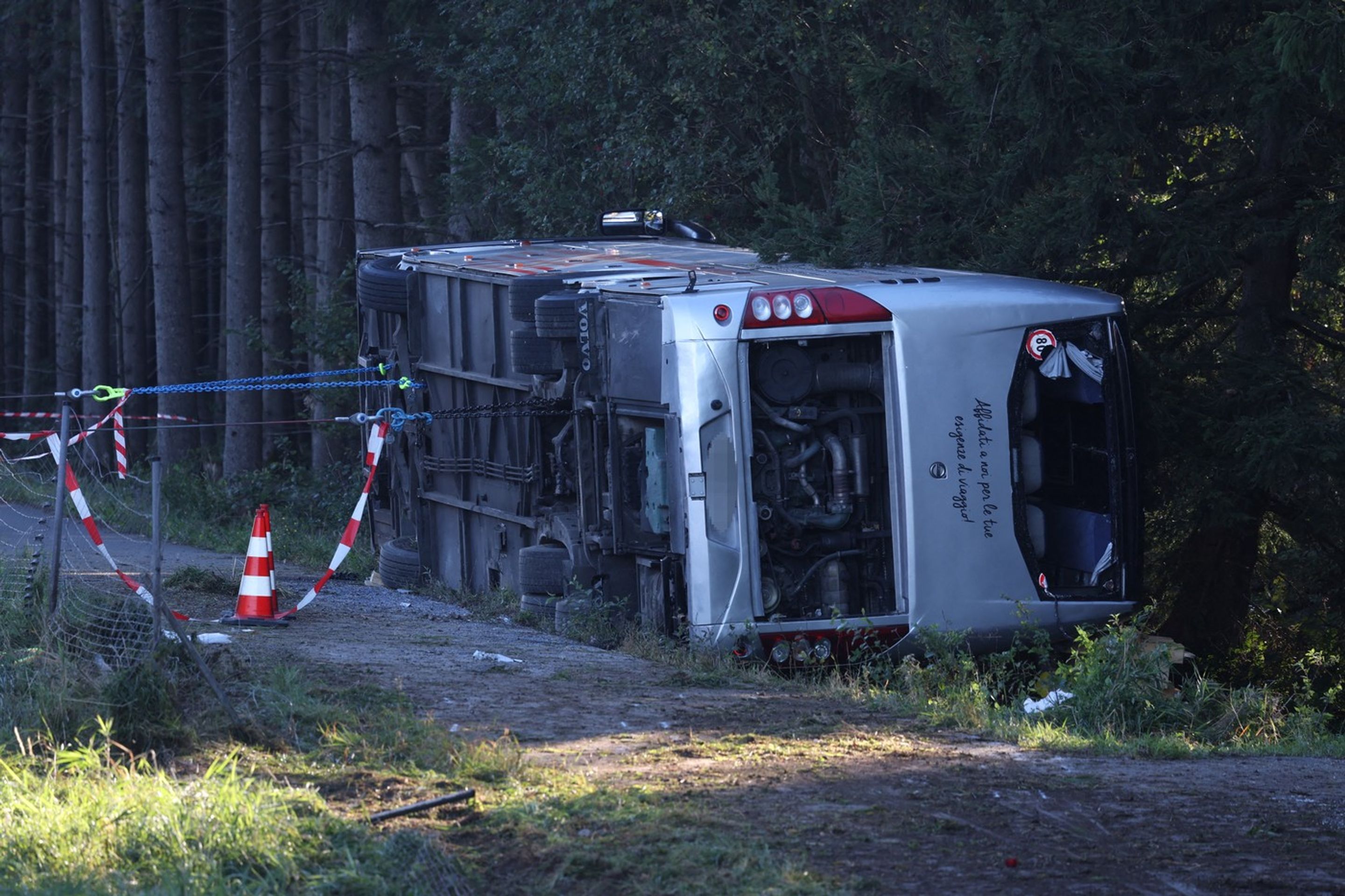 Nehoda autobusu v Německu - Nehoda zájezdového autobusu v Německu (3/4)