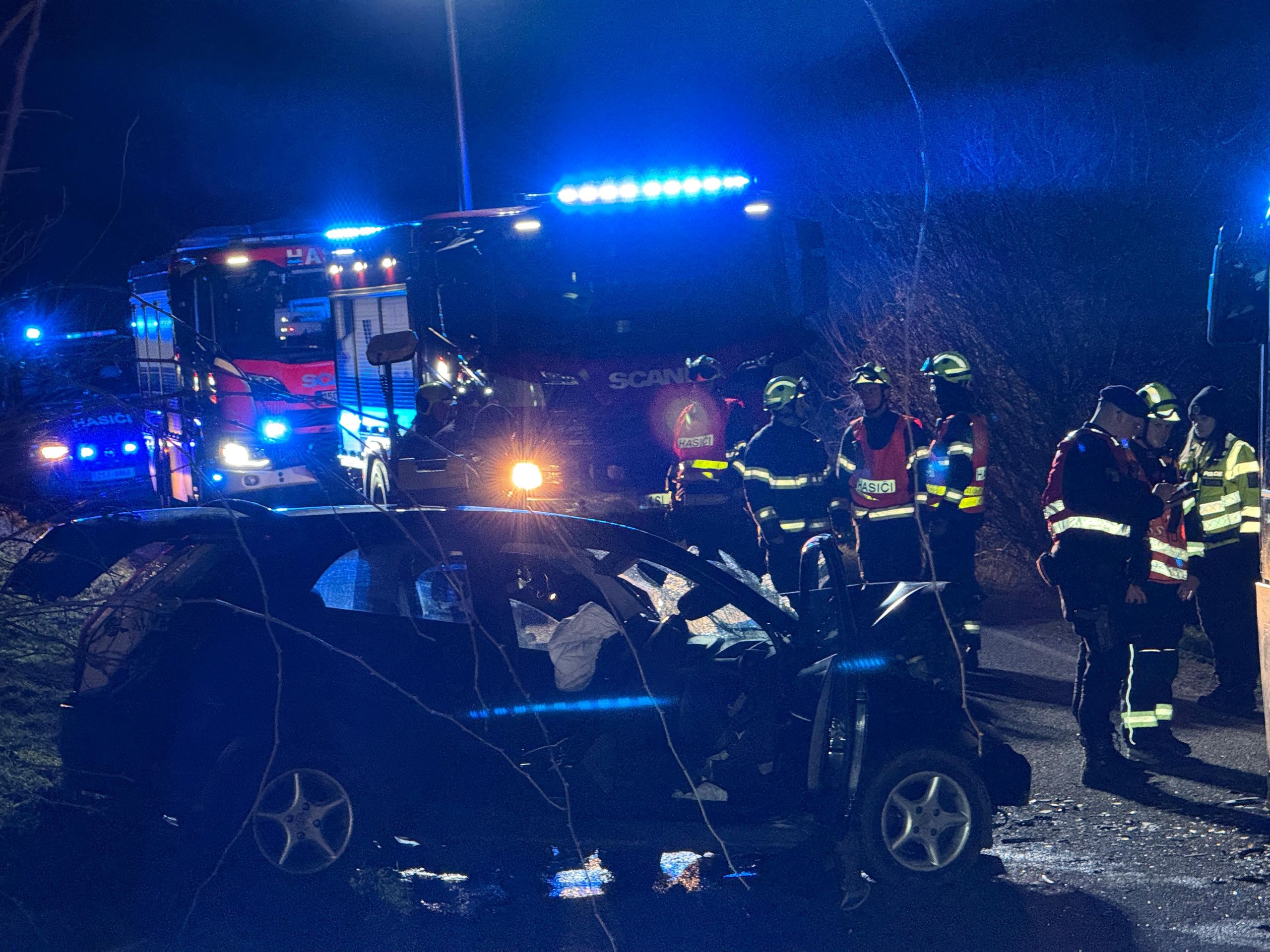 Nehoda autobusu a osobního auta u Českého Brodu - Nehoda autobusu a osobního auta u Českého Brodu (4/10)