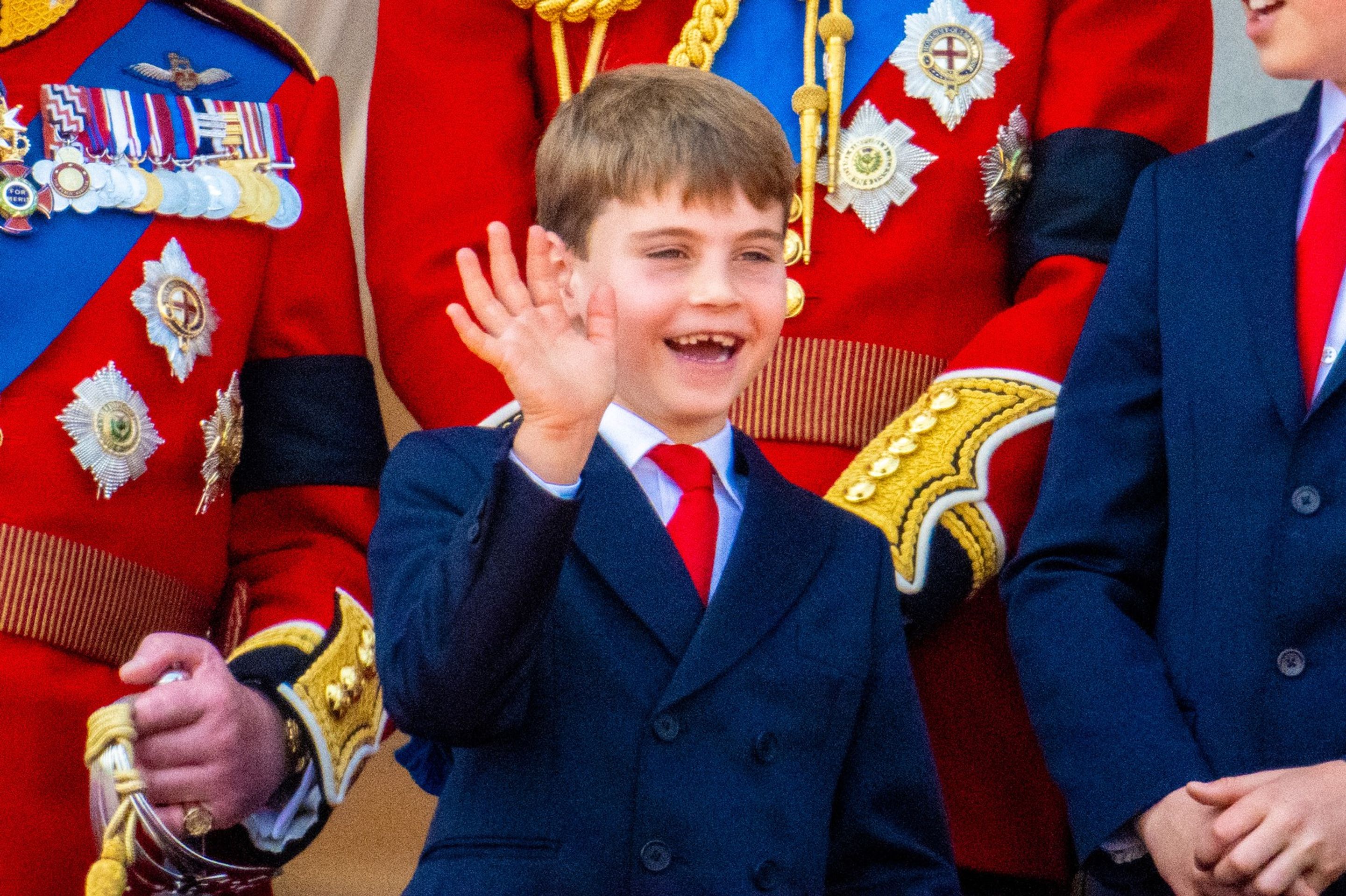 Princ Louis si užíval přehlídku na sto procent - Princ Louis na Trooping the Colour (6/6)