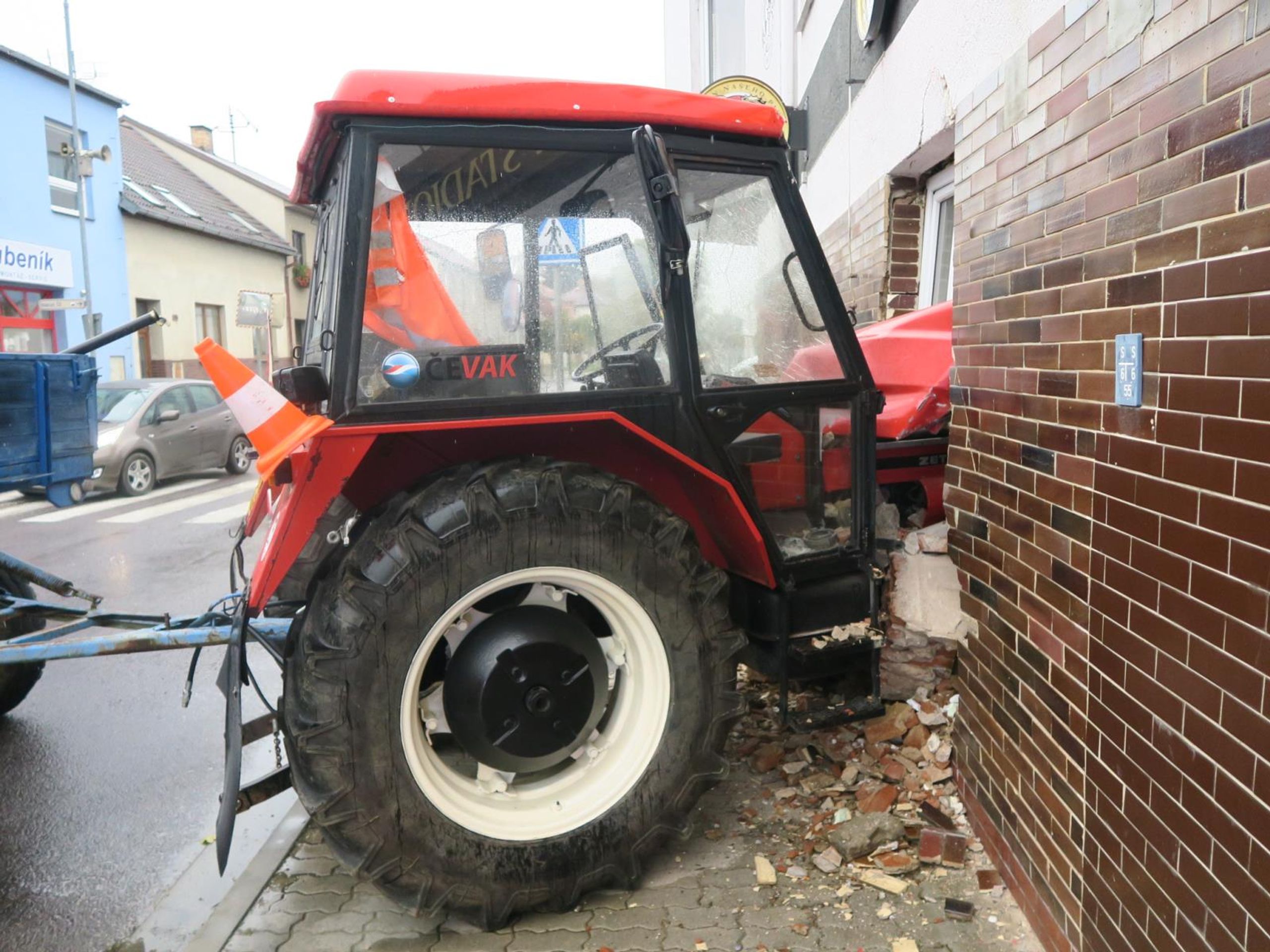 Nezajištěný traktor - Nezajištěný traktor (3/10)