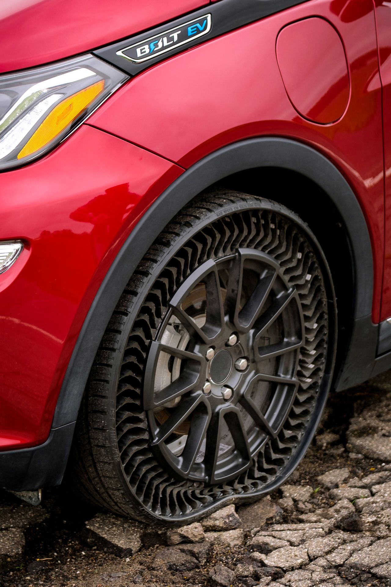 Bezvzduchové pneumatiky Uptis - 10 - Fotogalerie: Prototyp nezničitelných pneumatik od Michelinu (6/9)