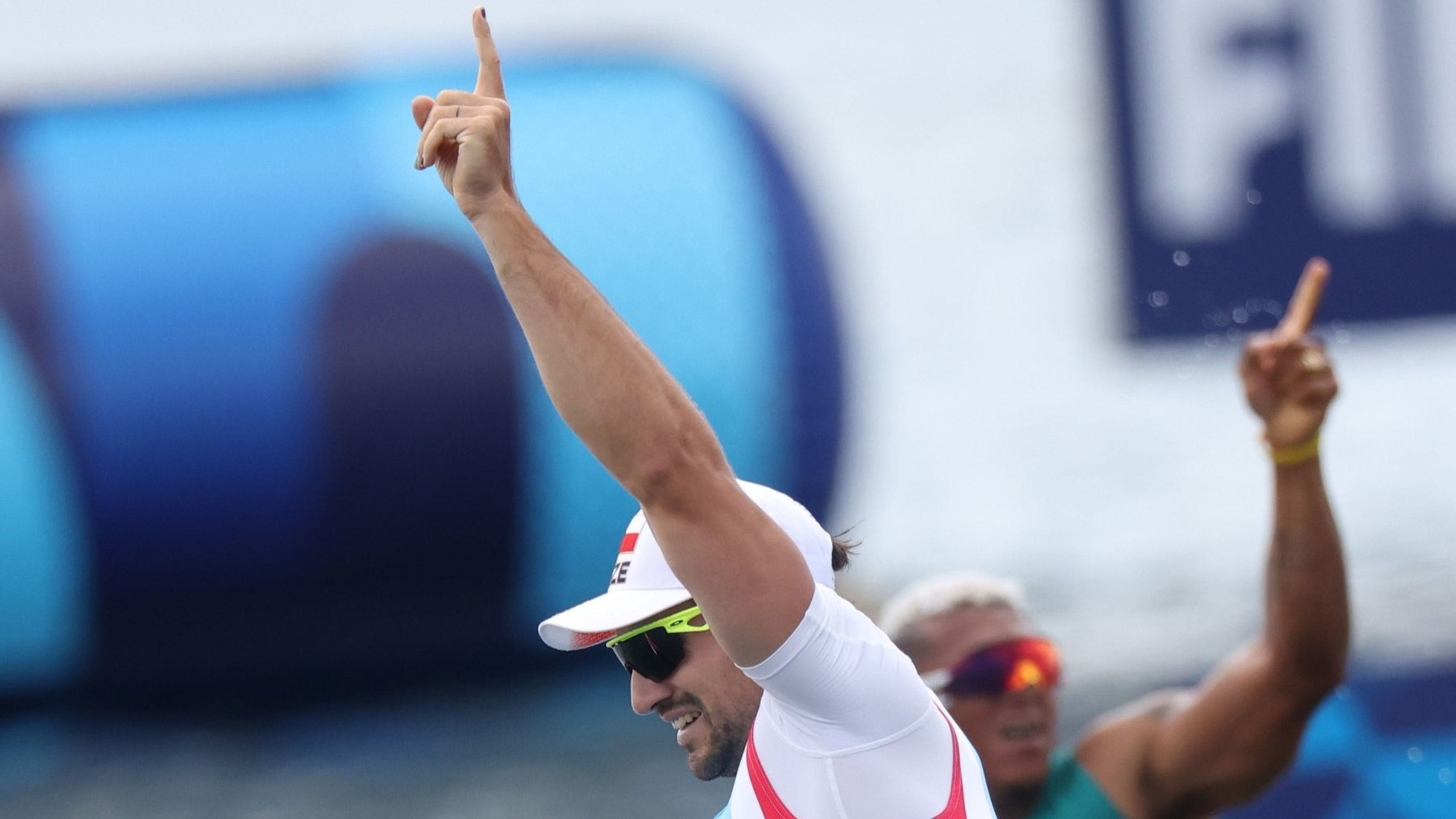 Vítězné gesto Martina Fuksy - Kanoista Martin Fuksa má z olympiády v Paříži zlatou medaili (7/9)