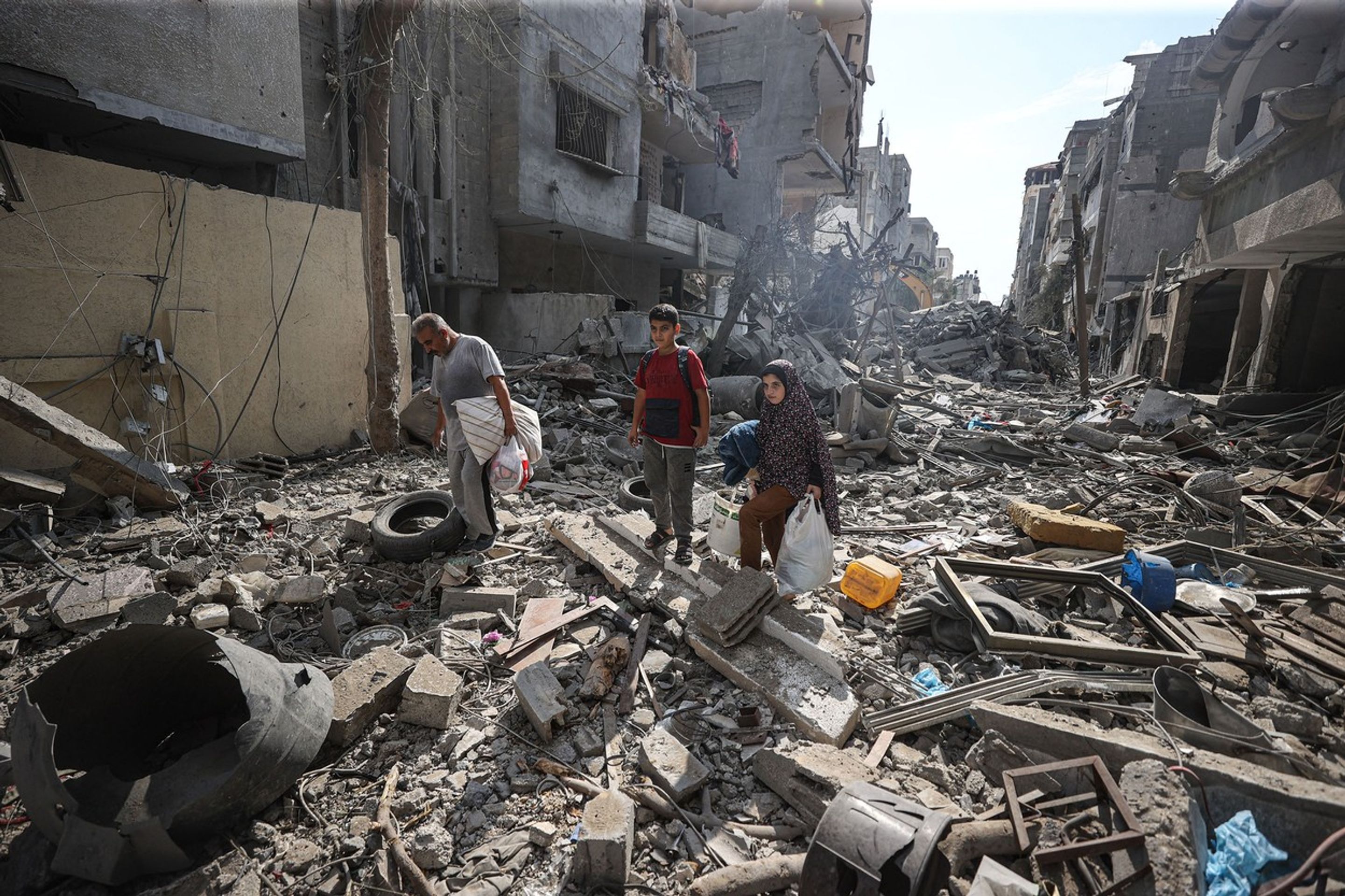 Palestinská rodina v bombardované Gaze - Válka v Izraeli (26/75)