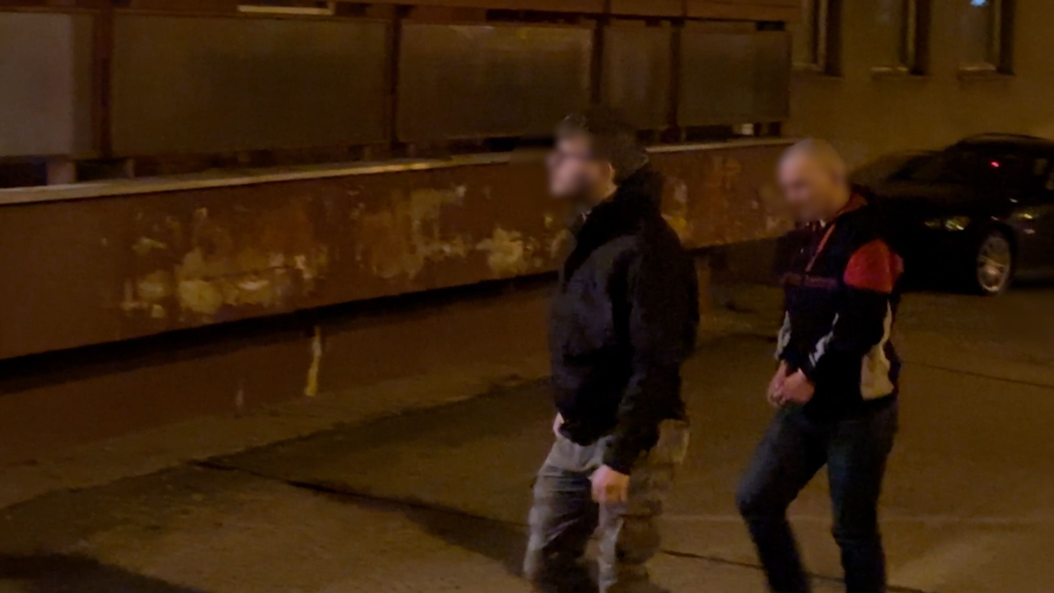 Zadržení podezřelého Praha pád v Divadelní ulici - Policejní vyšetřování a zadržení podezřelého (7/9)
