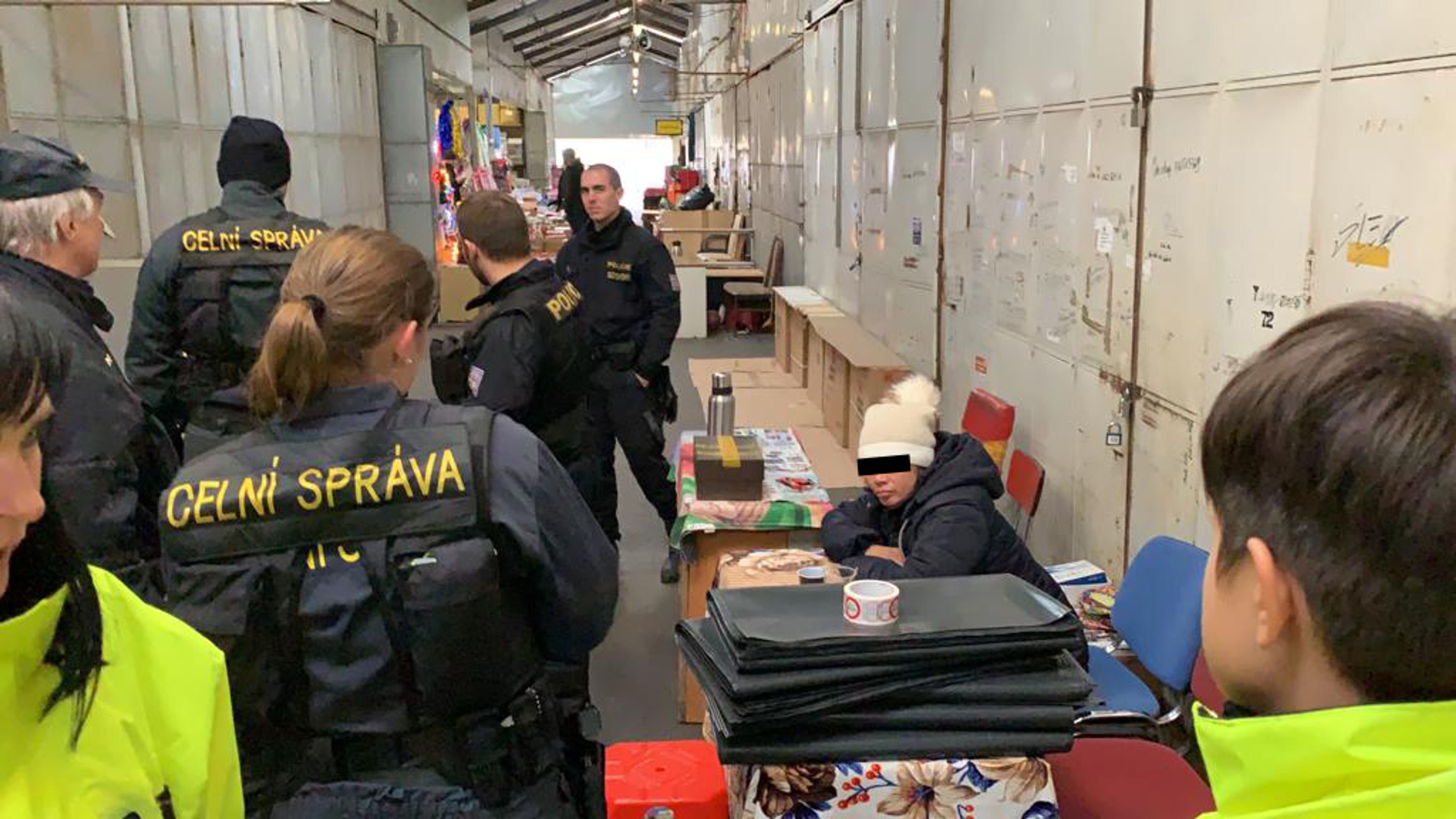 Zajištěné padělky v pražské Sapě - 8 - GALERIE: Zajištěné padělky v pražské Sapě (8/8)