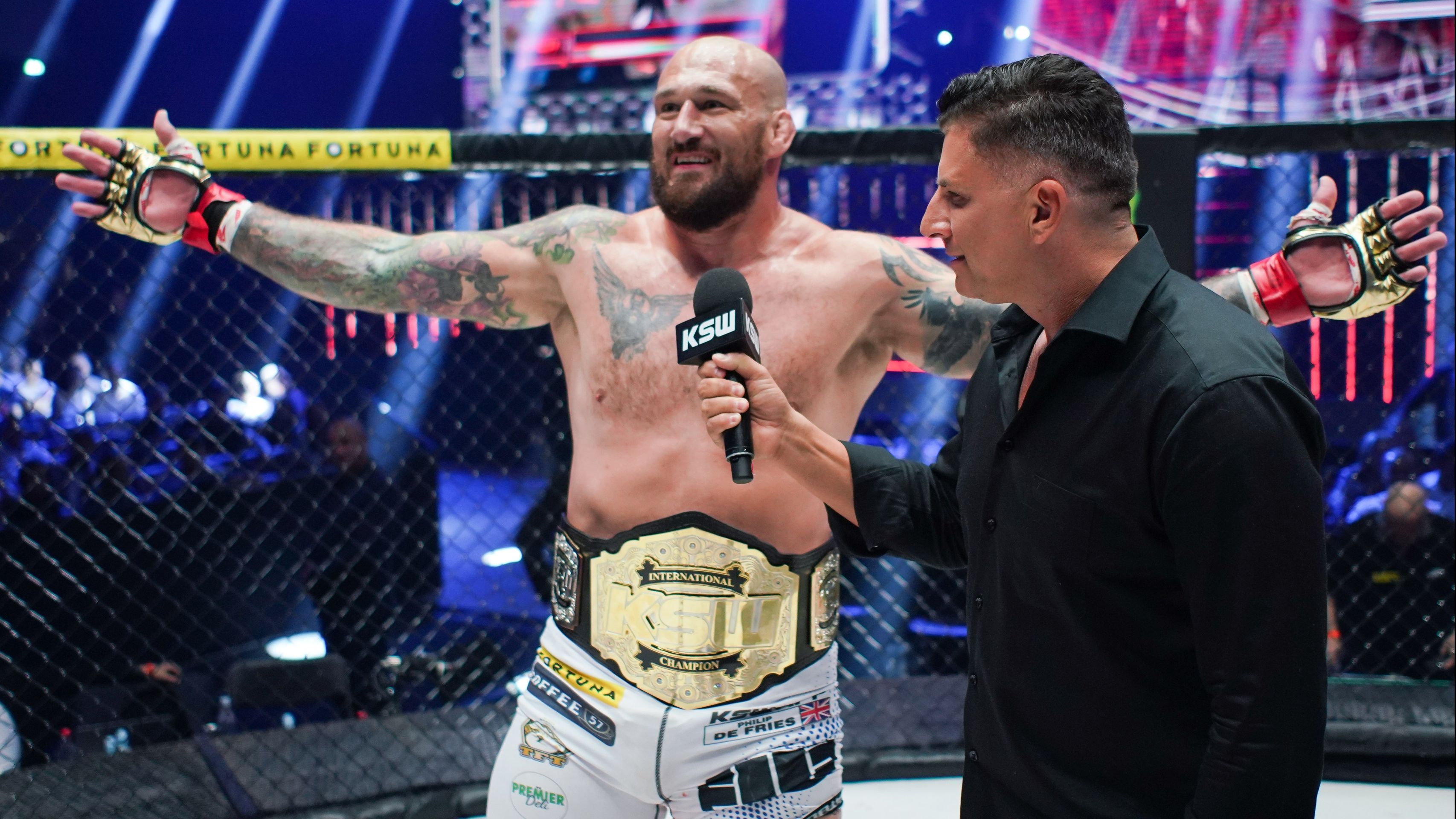 Šampion těžké váhy v KSW Phil de Fries, který se představí také v Česku (cropped) - Zápasy na KSW 79 (7/7)