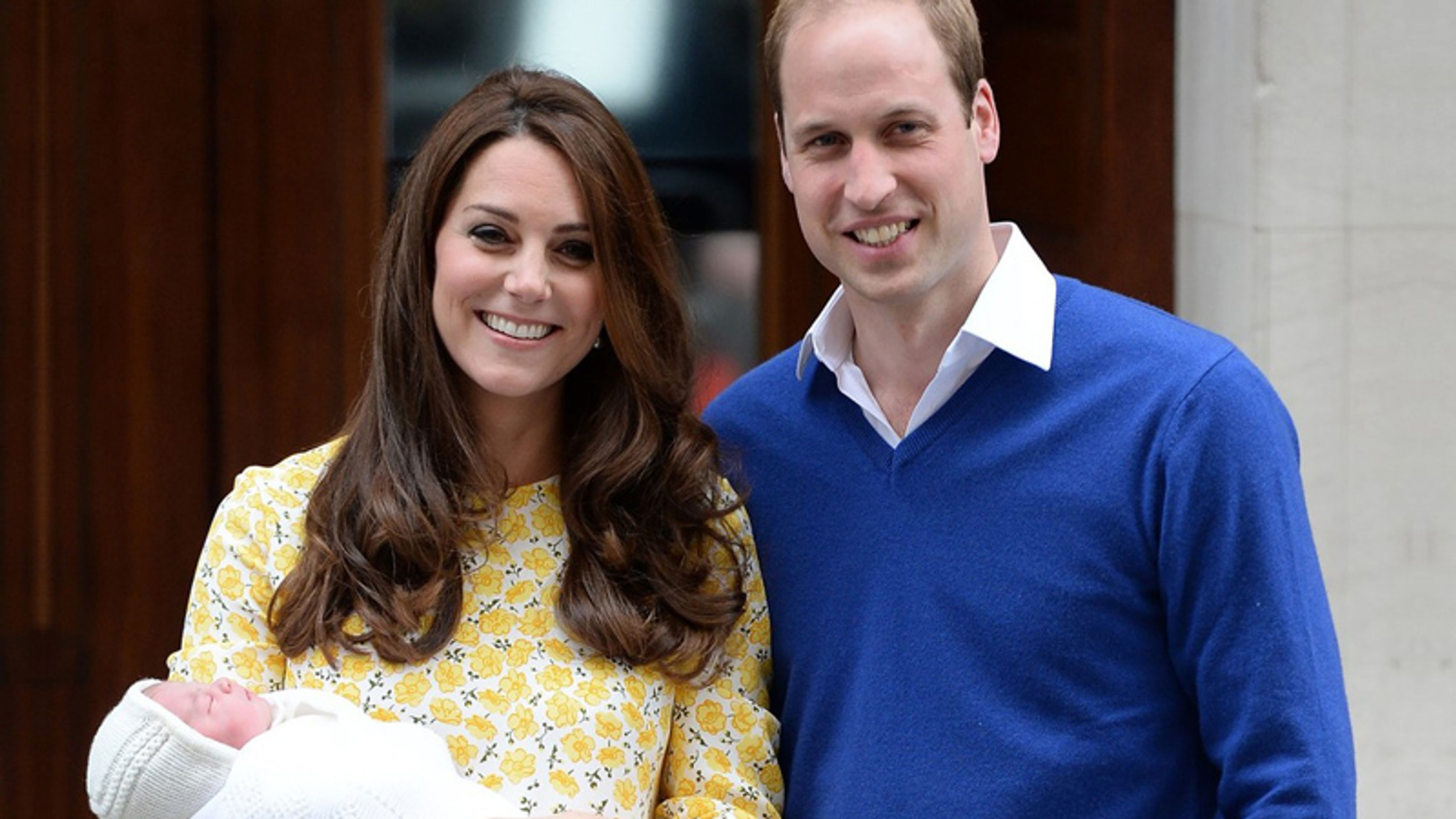 Kate a William před porodnicí - 2 - Galerie: Vyostřené vztahy uvnitř královské rodiny (4/9)