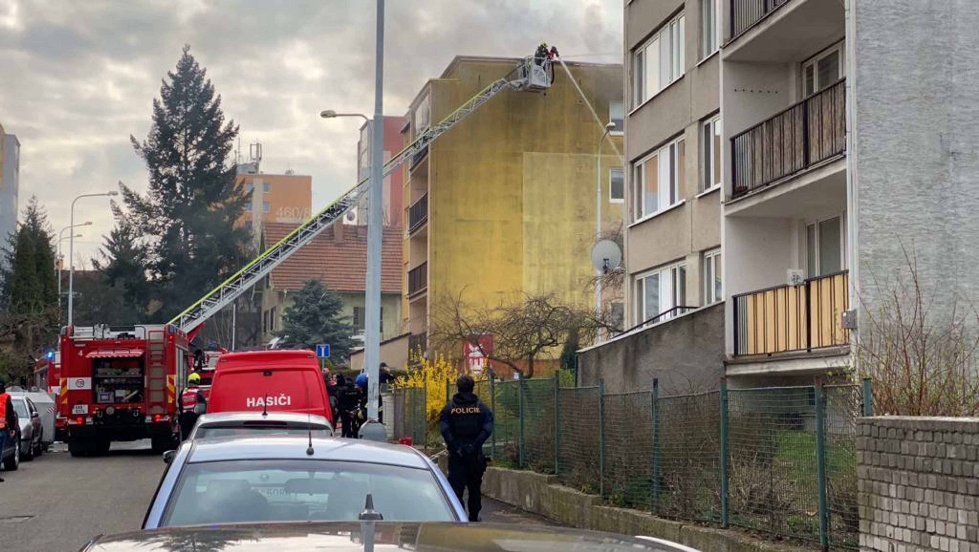 Požár domu v Praze - 2 - GALERIE: Požár domu v Praze (8/9)