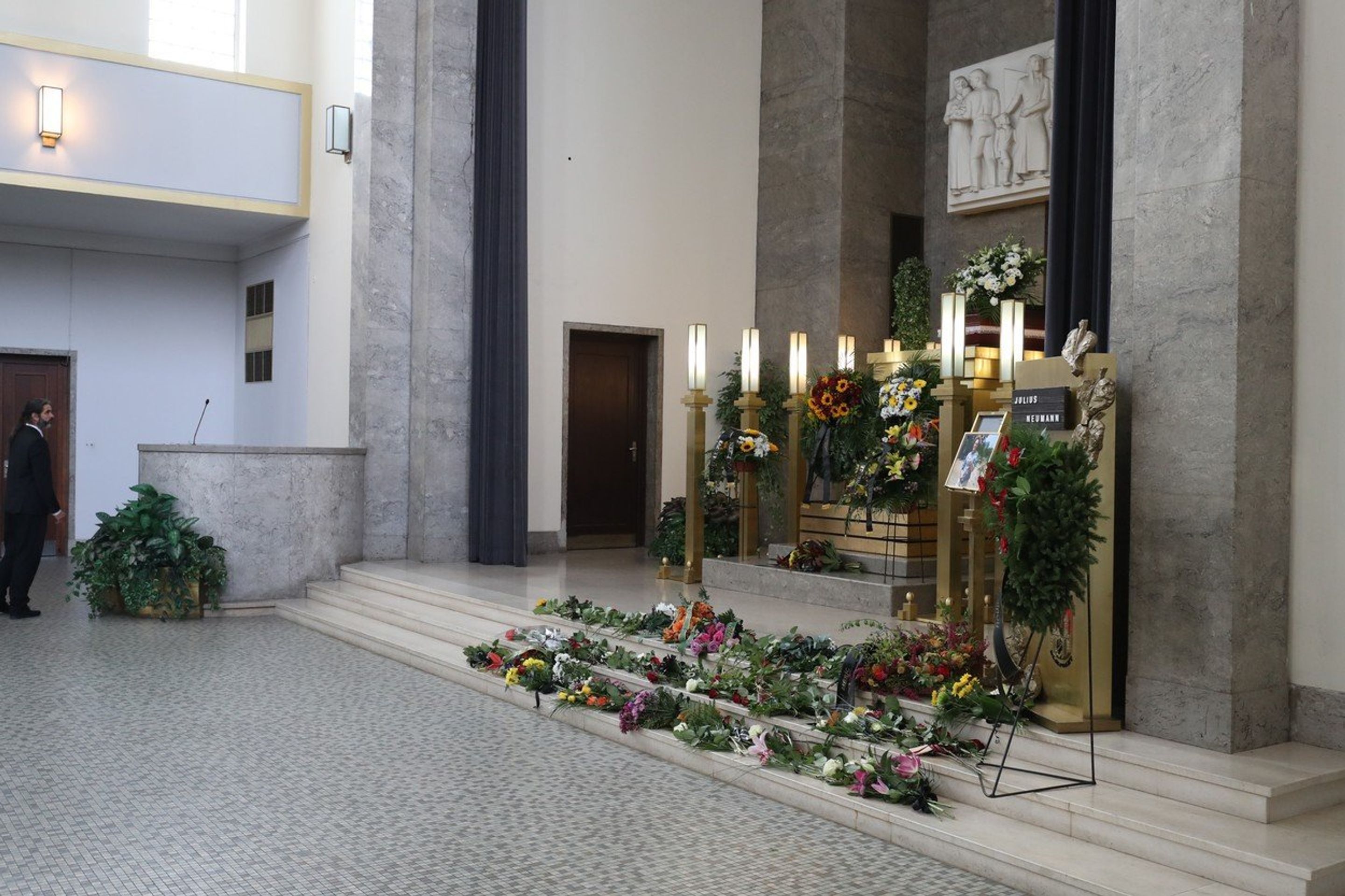 Poslední rozloučení s hercem Juliem Neumannem - GALERIE: Poslední rozloučení s hercem Juliem Neumannem (3/9)