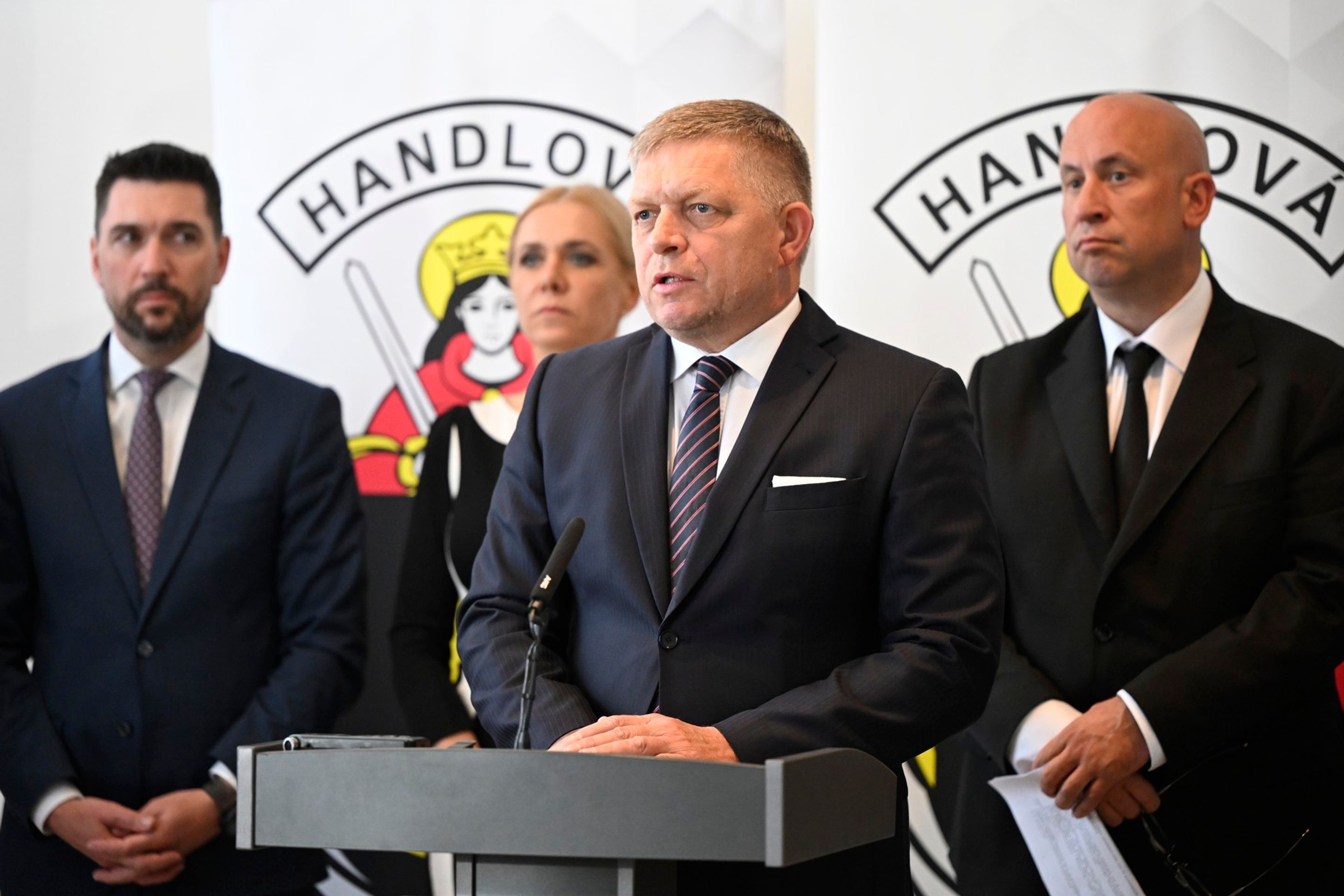 Robert Fico na jednání vlády, 15. 5. 2024 (1) - Robert Fico byl postřelen (8/10)