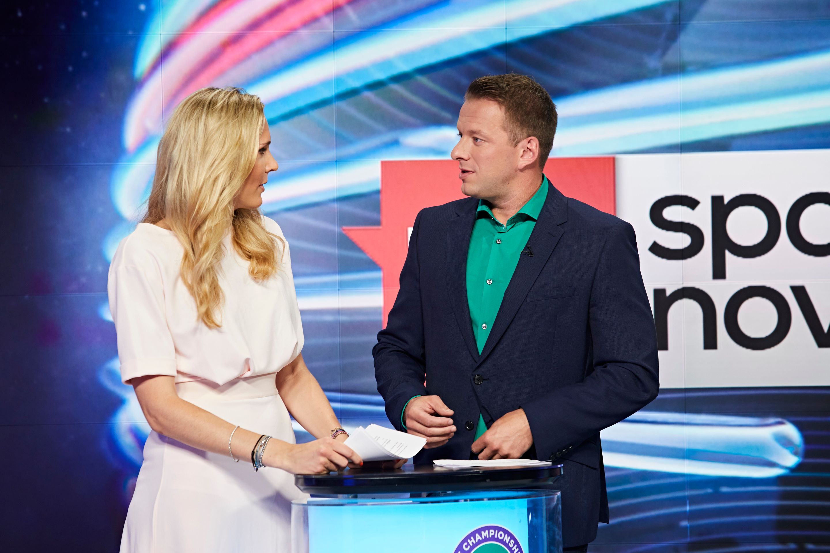Nicole Vaidišová a Štěpán Sokol - GALERIE: Vaidišová moderuje Sportovní noviny (2/3)
