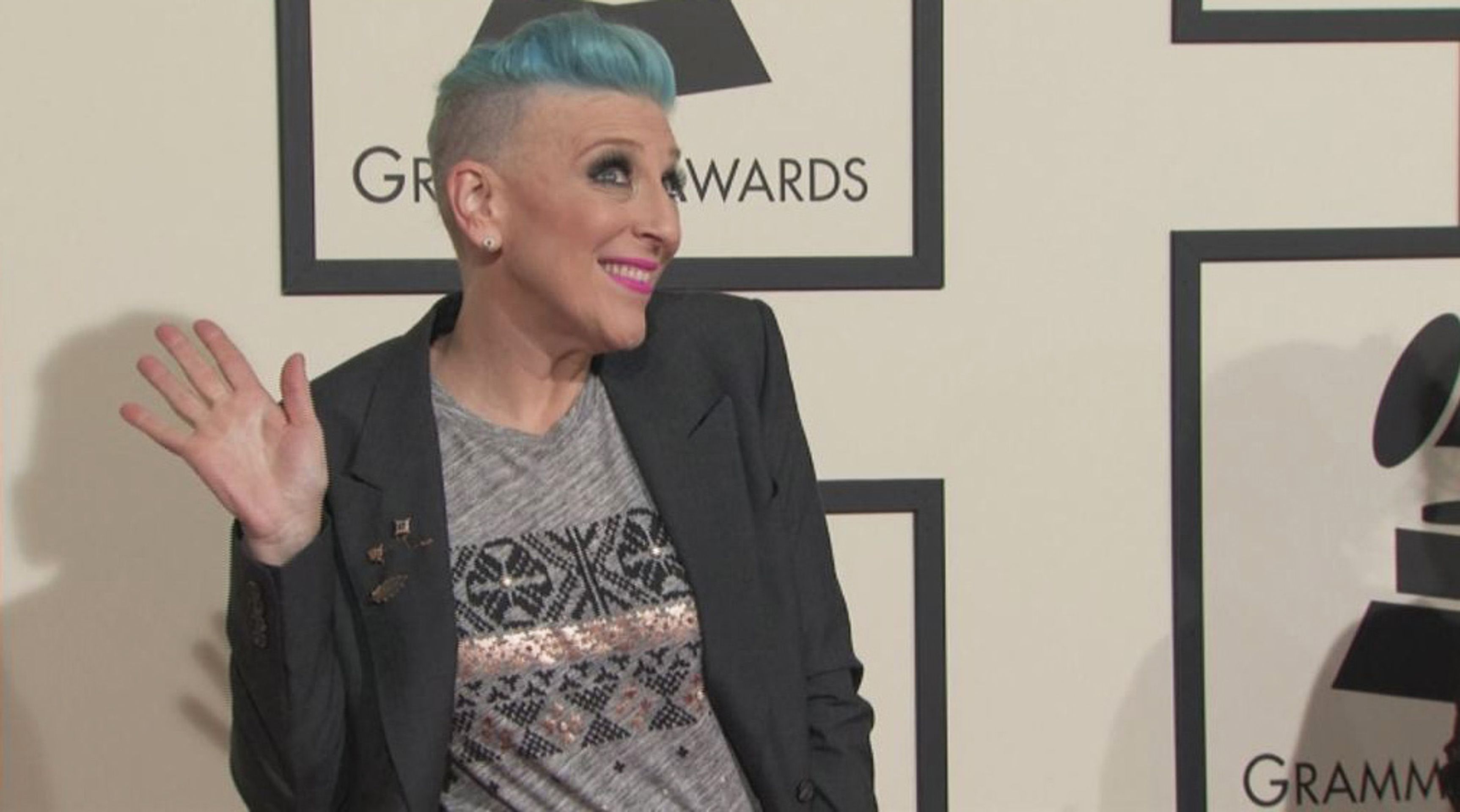 Móda na Grammy Awards 2016 - Lisa Lampanelli - GALERIE: Móda na Grammy Awards 2016 (9/21)