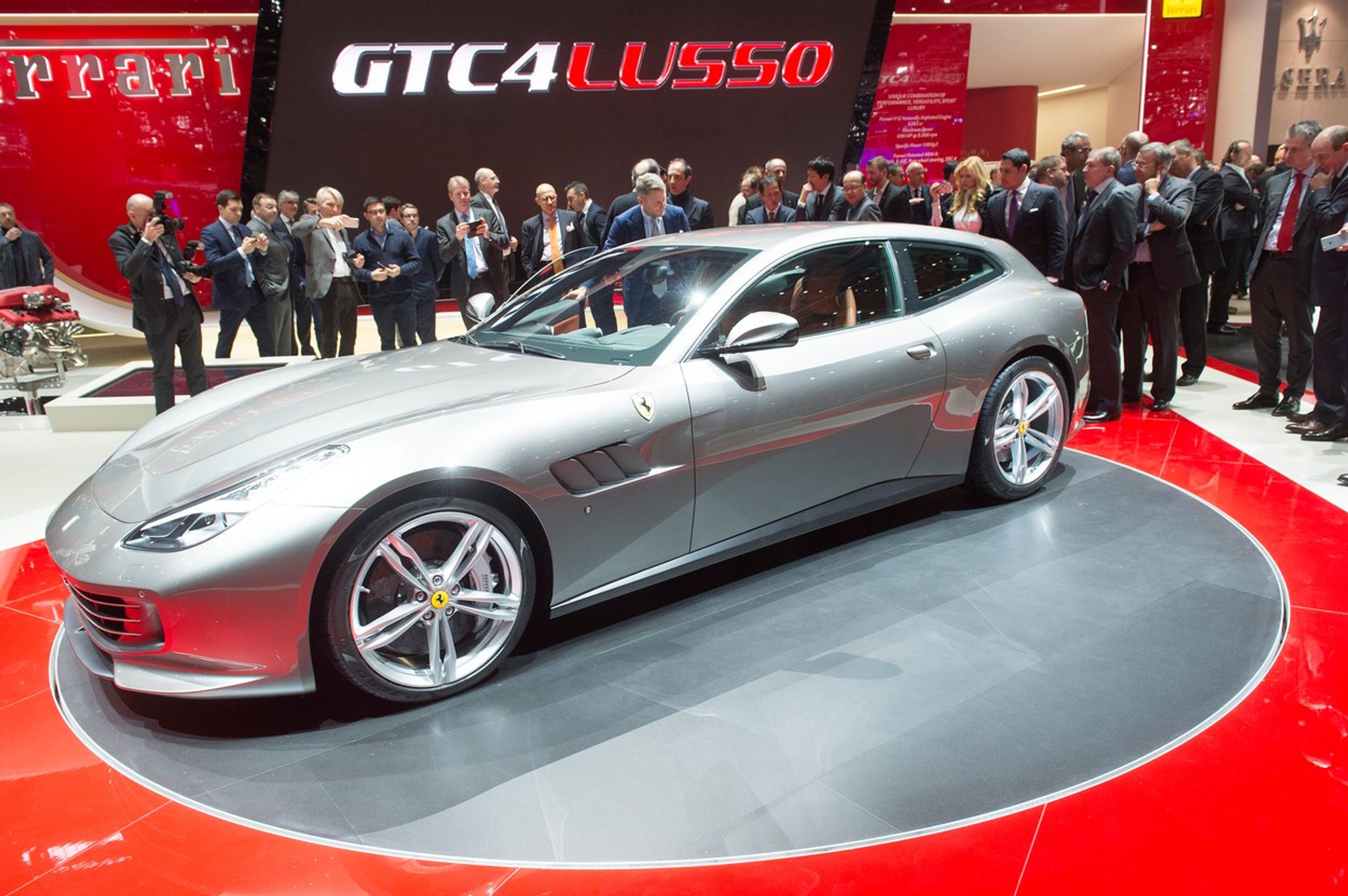 Autosalon Ženeva 2016 - Ferrari GTC4Lusso - GALERIE: Autosalon Ženeva 2016 (3/10)