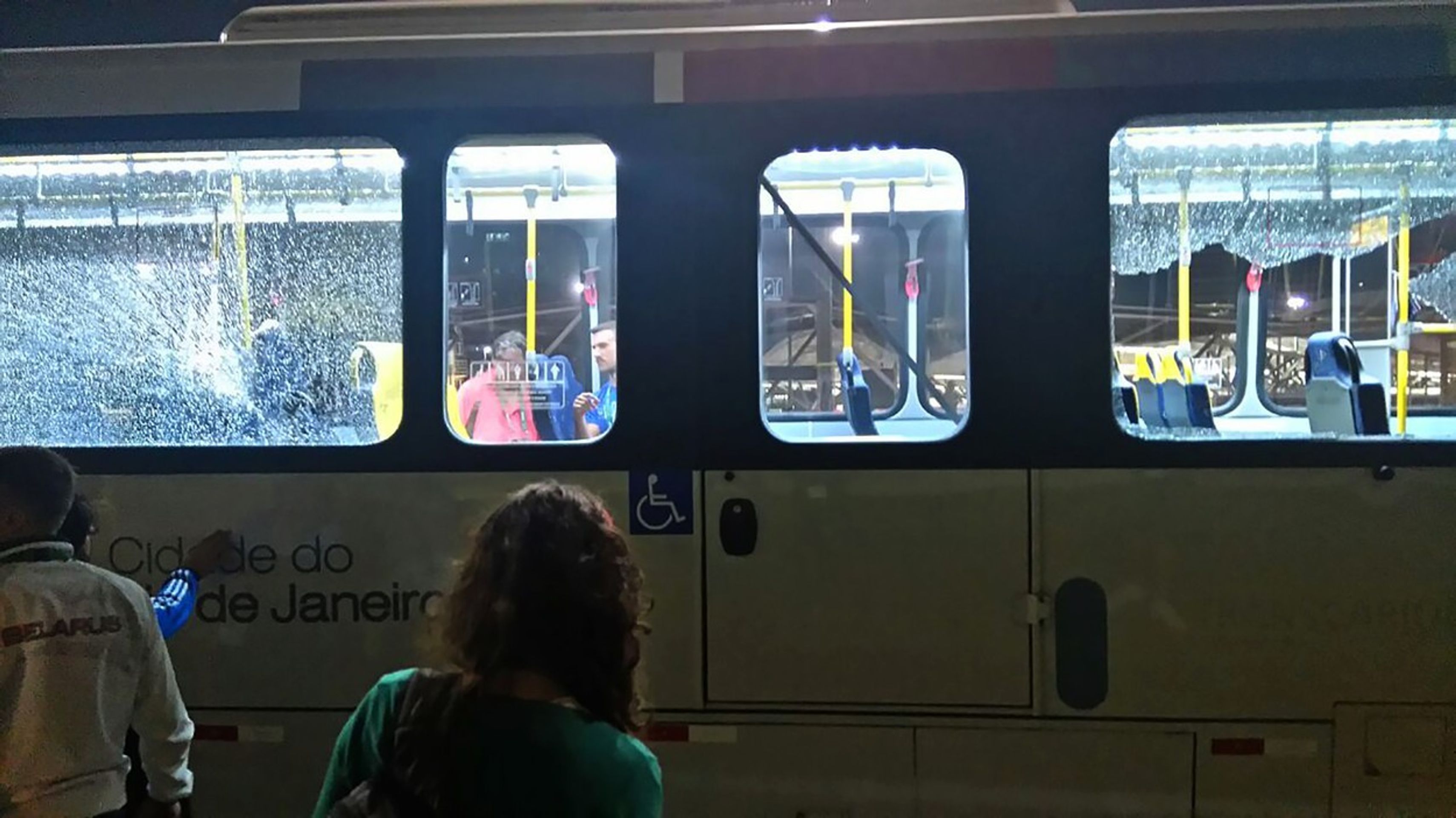 Útok na autobus s novináři v Riu - 3 - GALERIE: Útok na autobus s novináři v Riu (3/4)