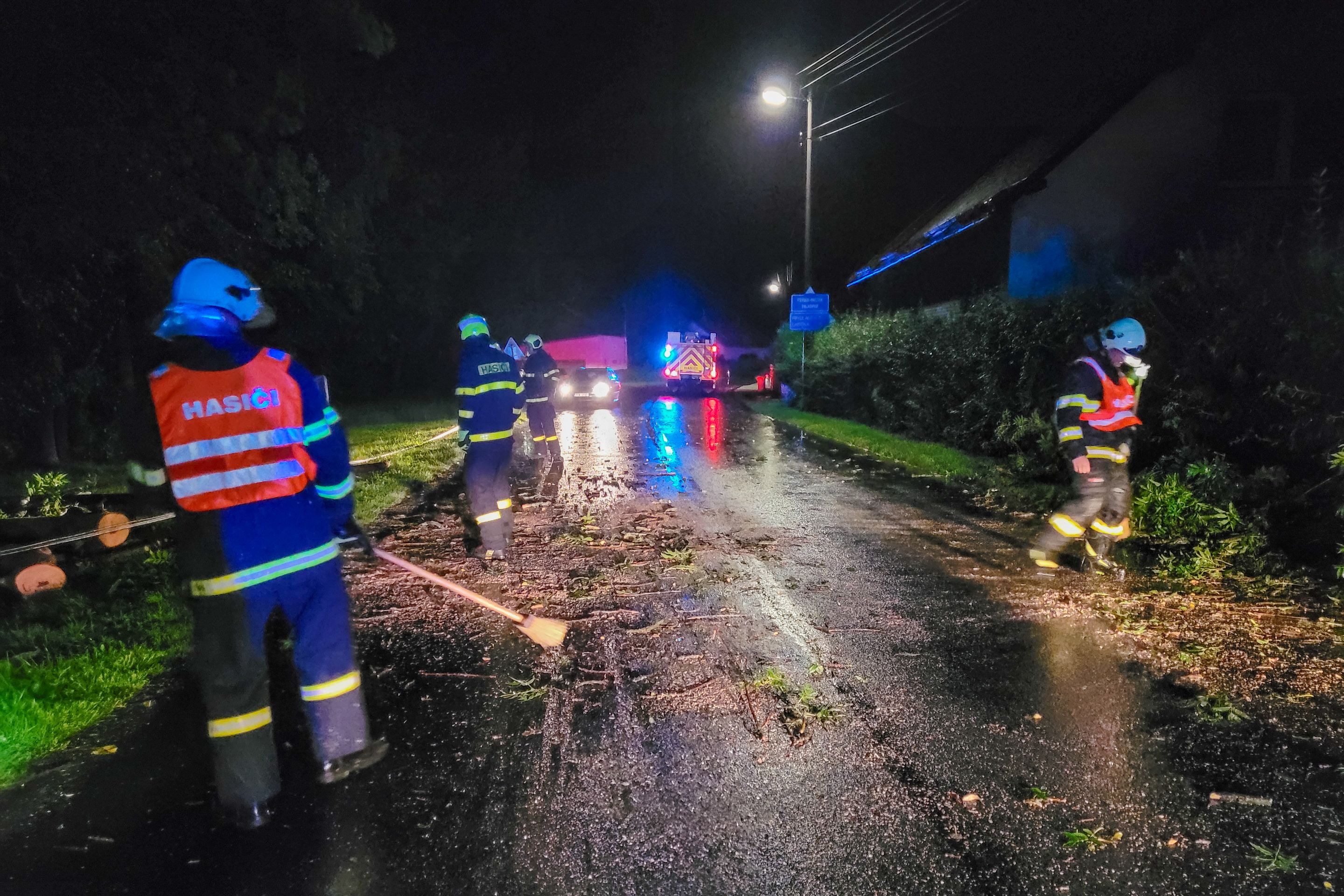 Zásahy moravskoslezských hasičů při bouřkách - Zásahy moravskoslezských hasičů při bouřkách (8/15)