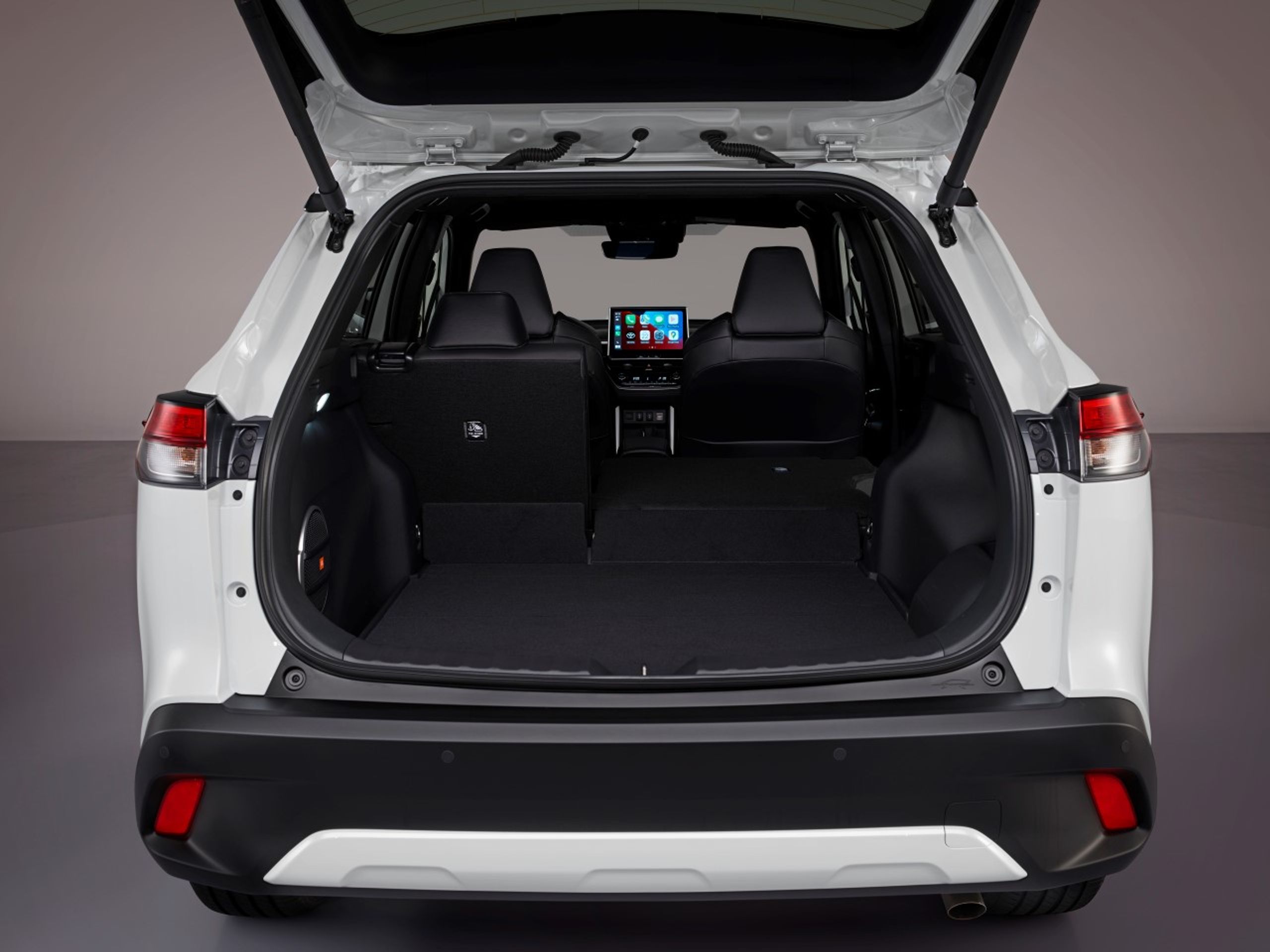 Toyota Corolla Cross - Corolla se převlékla ve stylu outdoorové módy. Toyota z ní udělala SUV (8/16)
