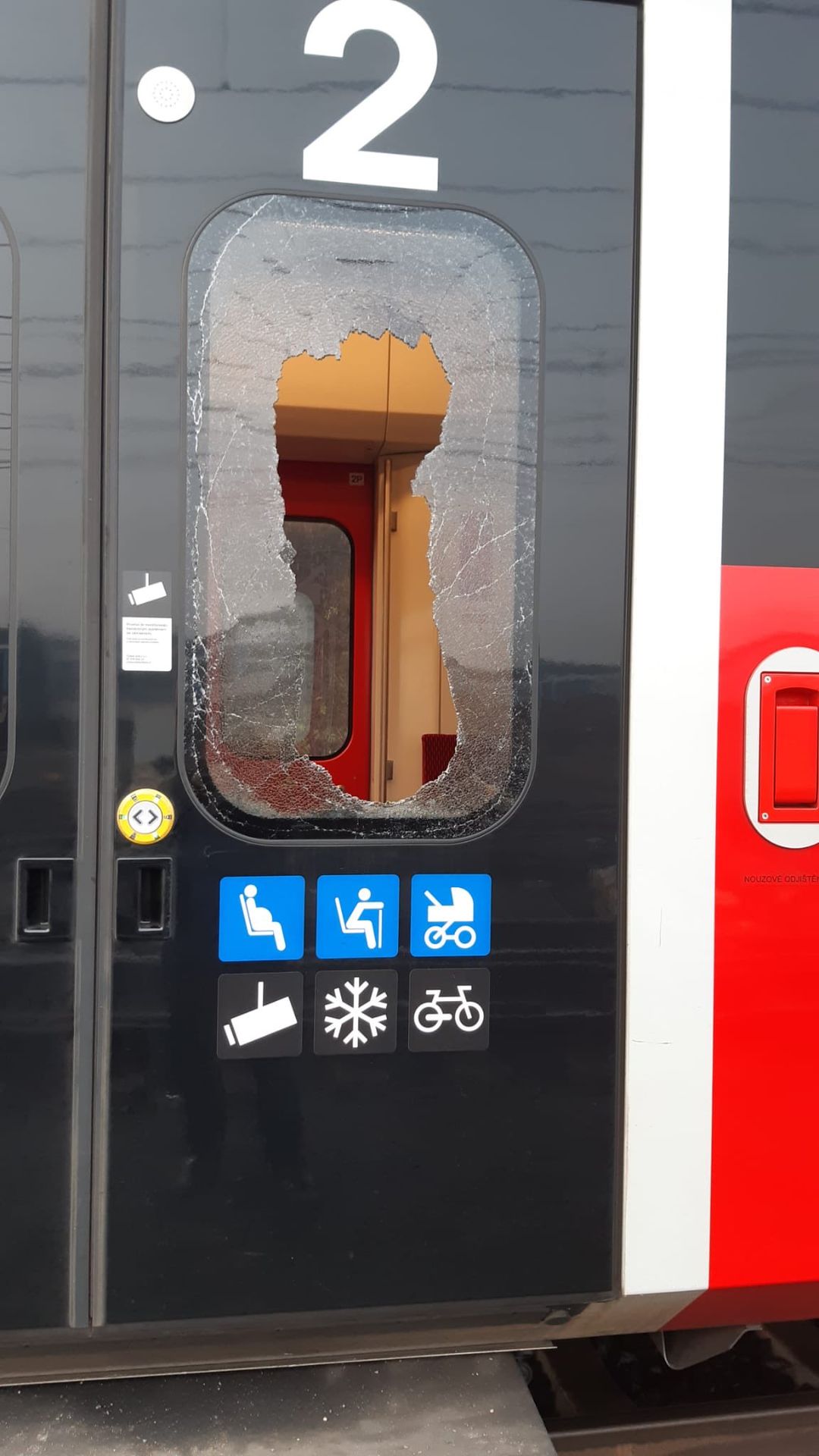 Výtržnictví ve vlaku - Výtržnictví ve vlaku (1/2)