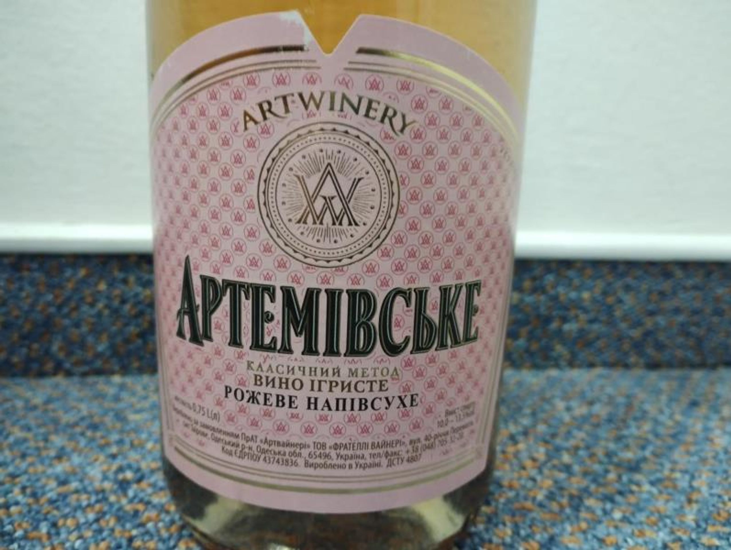 ARTEMIVSKE, růžové polosuché šumivé víno, alk. 12 % obj., víno z Ukrajiny (6) - Závadné potraviny (33/34)