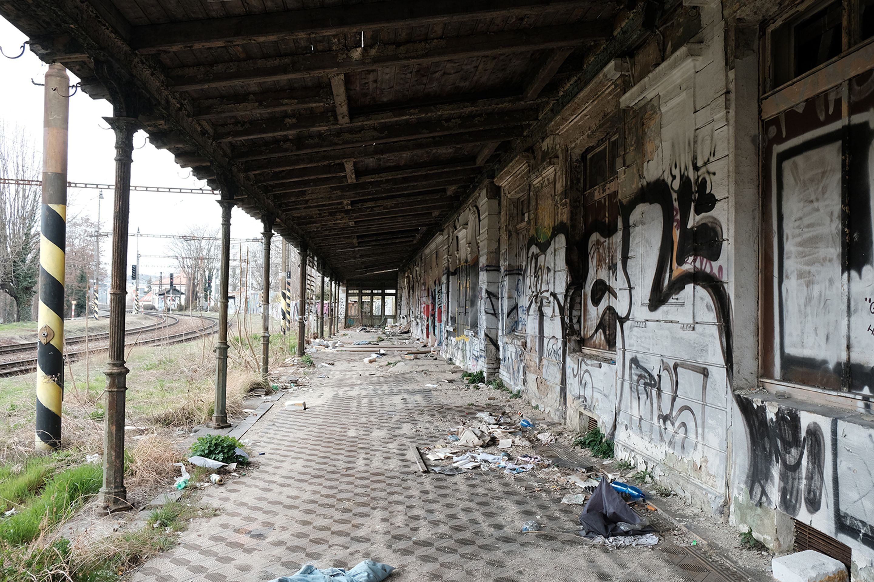 Nádraží Vyšehrad v Praze chátrá - 18 - GALERIE: Nádraží Vyšehrad v Praze chátrá (3/19)