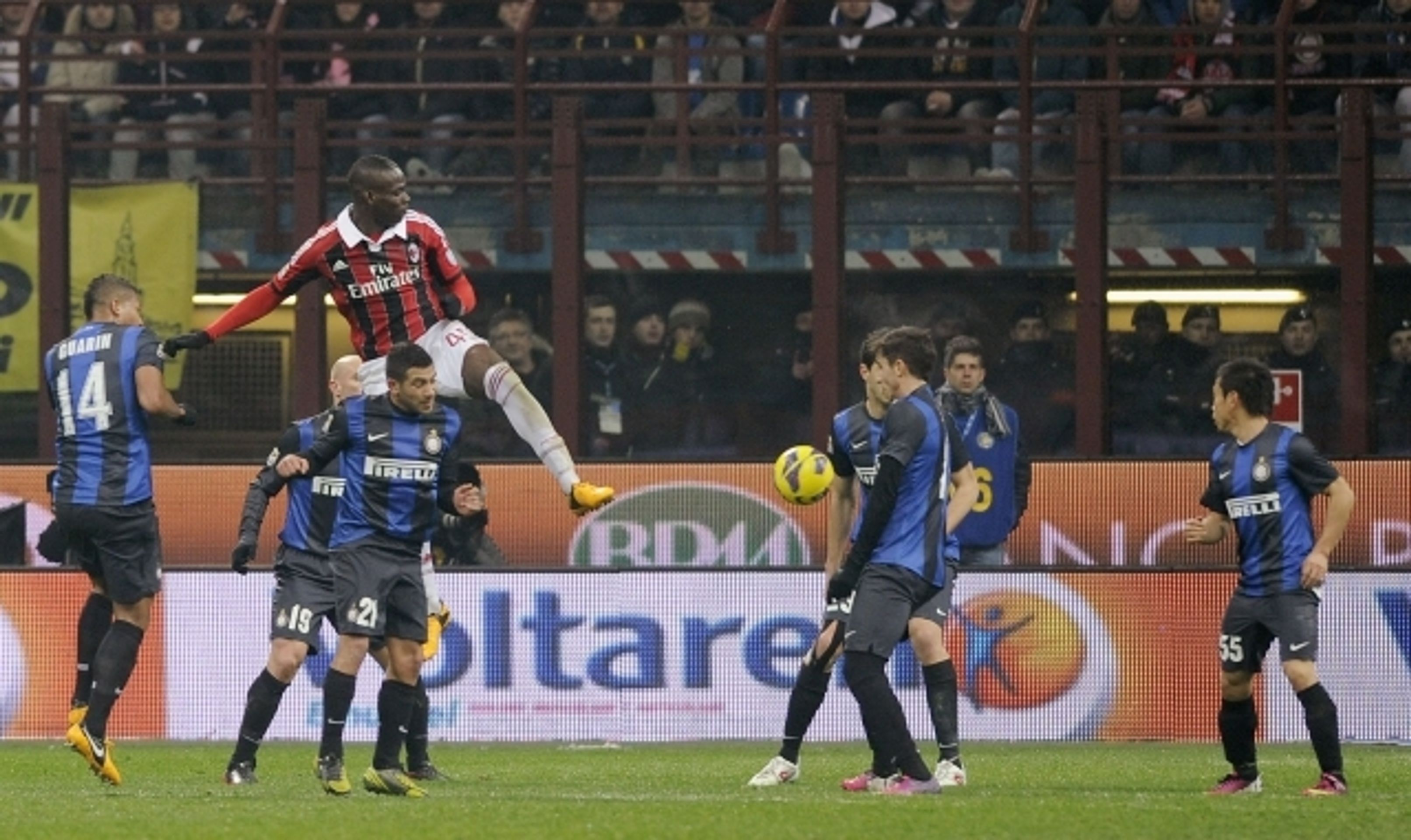 Balotelli v milánském derby - 1 - GALERIE: Balotelli v milánském derby (9/10)