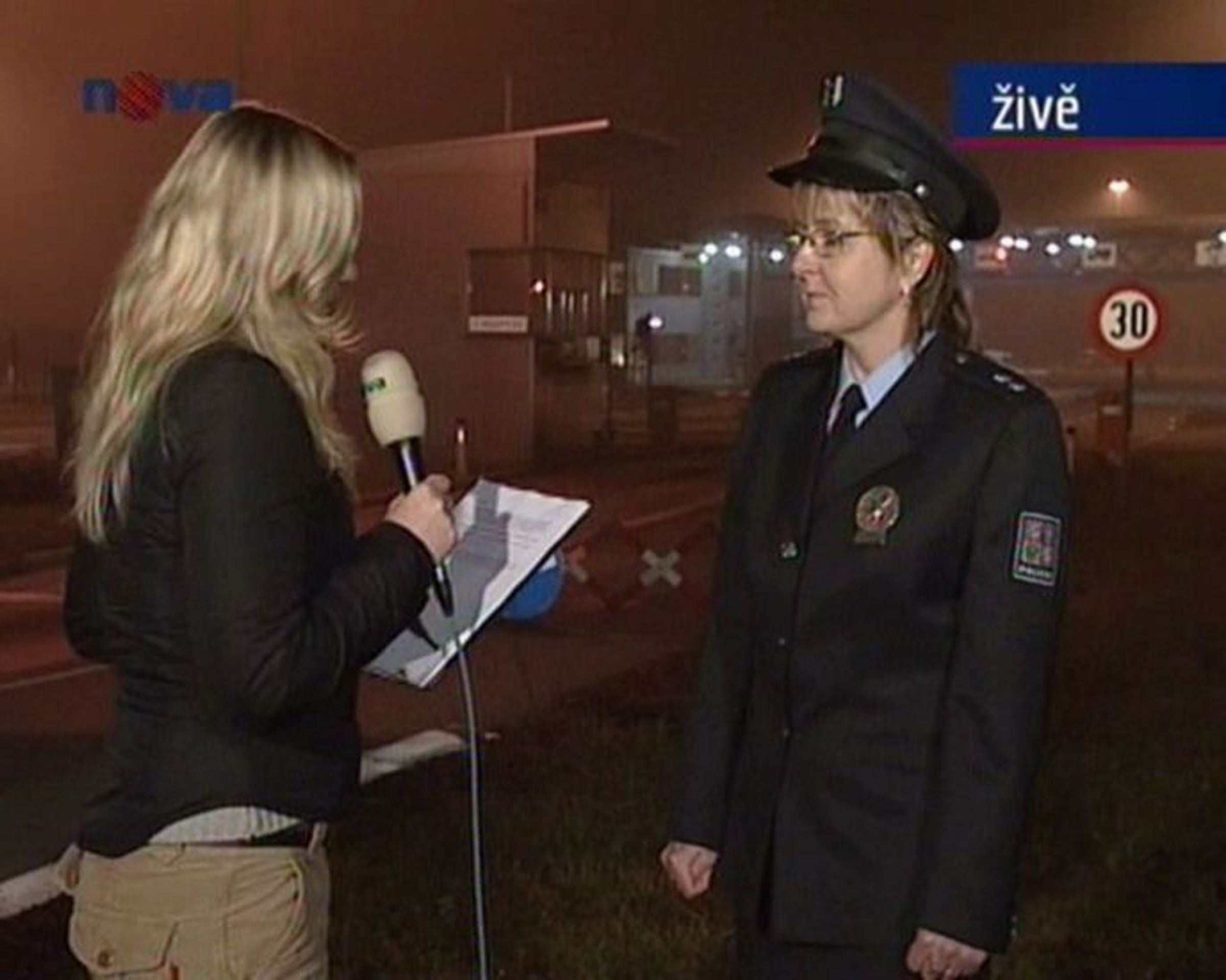 Policejní mluvčí v přímém vstupu pro TV Nova.  - Šestihodinový protest uzavře hranice (1/2)
