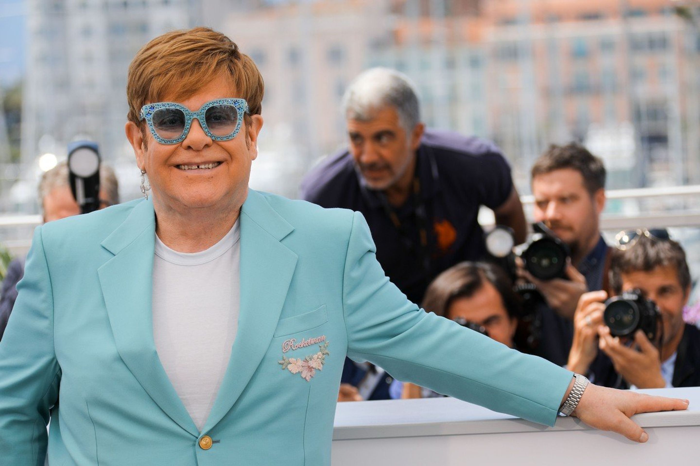 Elton John - GALERIE: Sídlo, kde trávil svou letní dovolenou například princ Harry s Meghan, Elton John nebo Simon Cowell je na prodej (7/9)