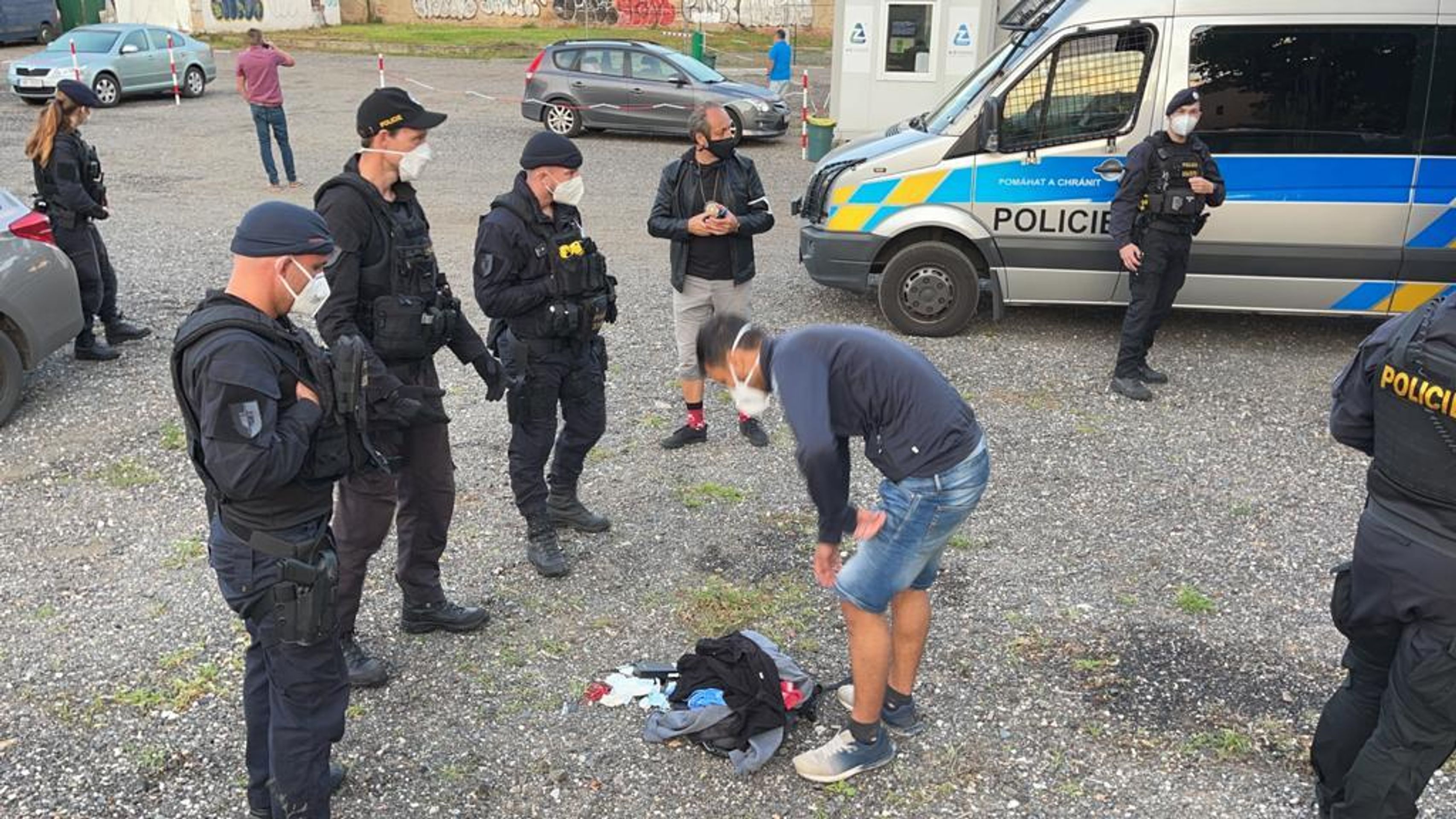 Dodávka s migranty ujížděla policii - 10 - GALERIE: Migranti utíkali před policií (17/26)