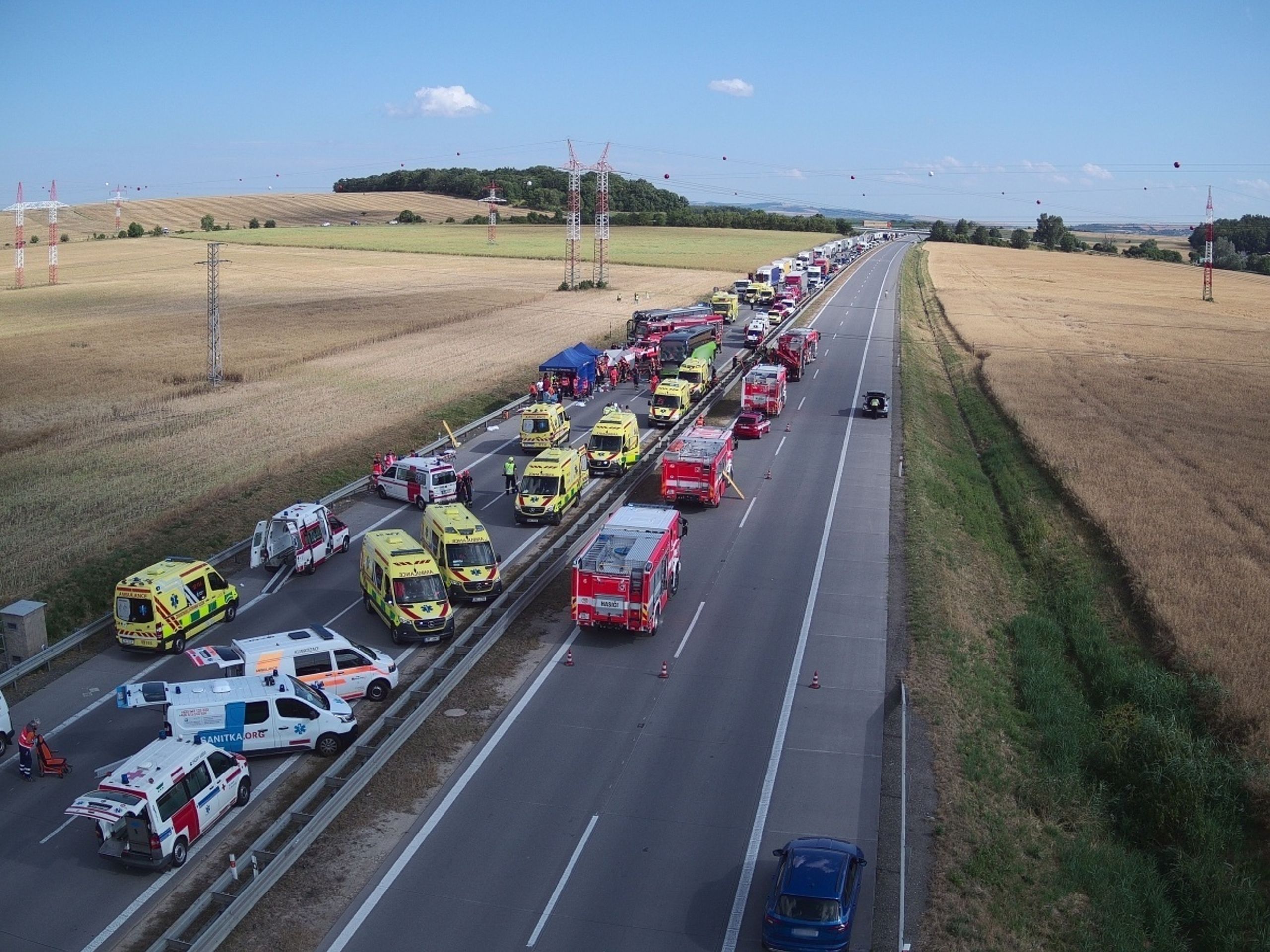 Vážná dopravní nehoda na D2 směr Brno (11) - Vážná dopravní nehoda na D2 směr Brno (11/22)