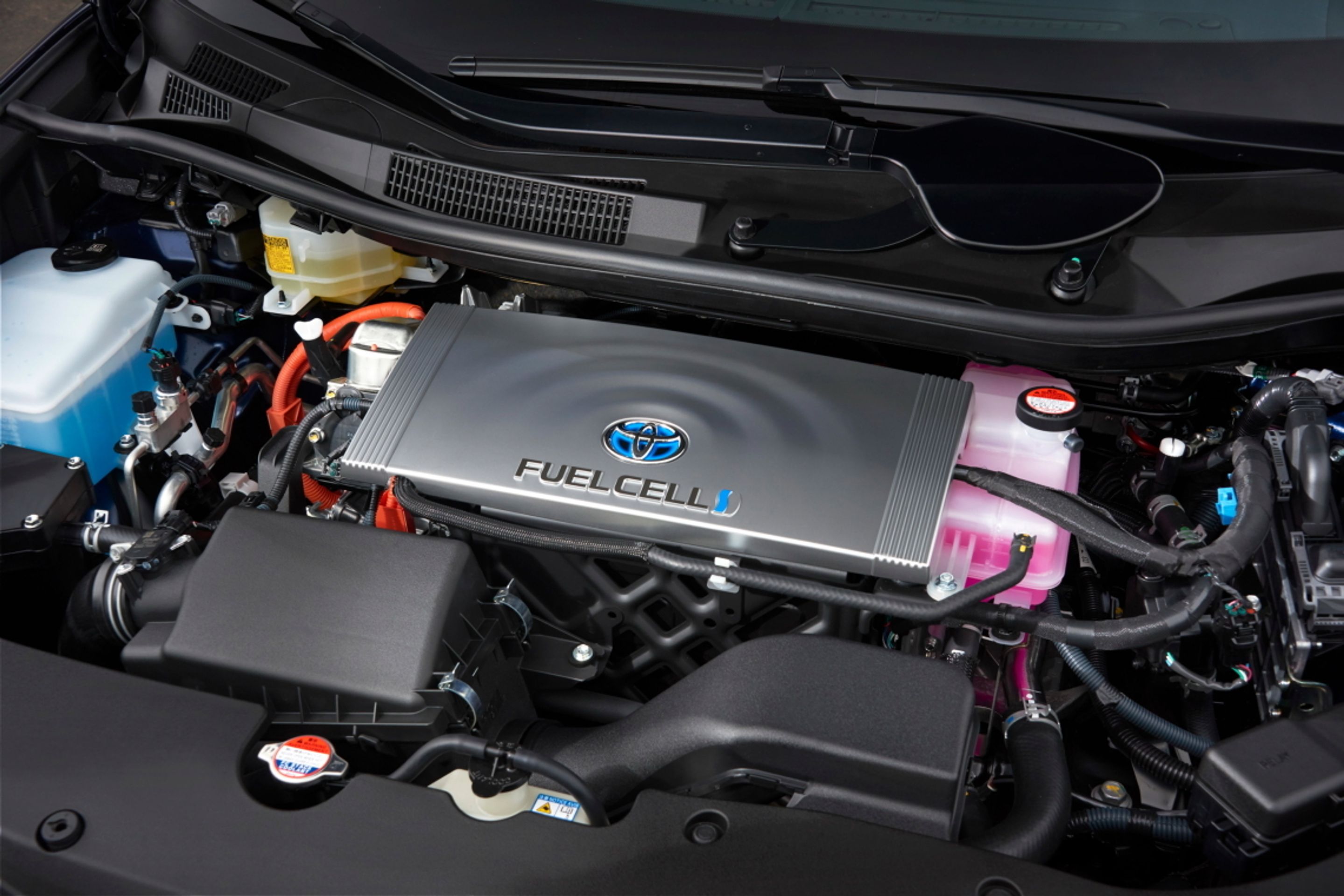 Toyota Mirai - 29 - Fotogalerie: Vodíková Toyota Mirai (10/26)
