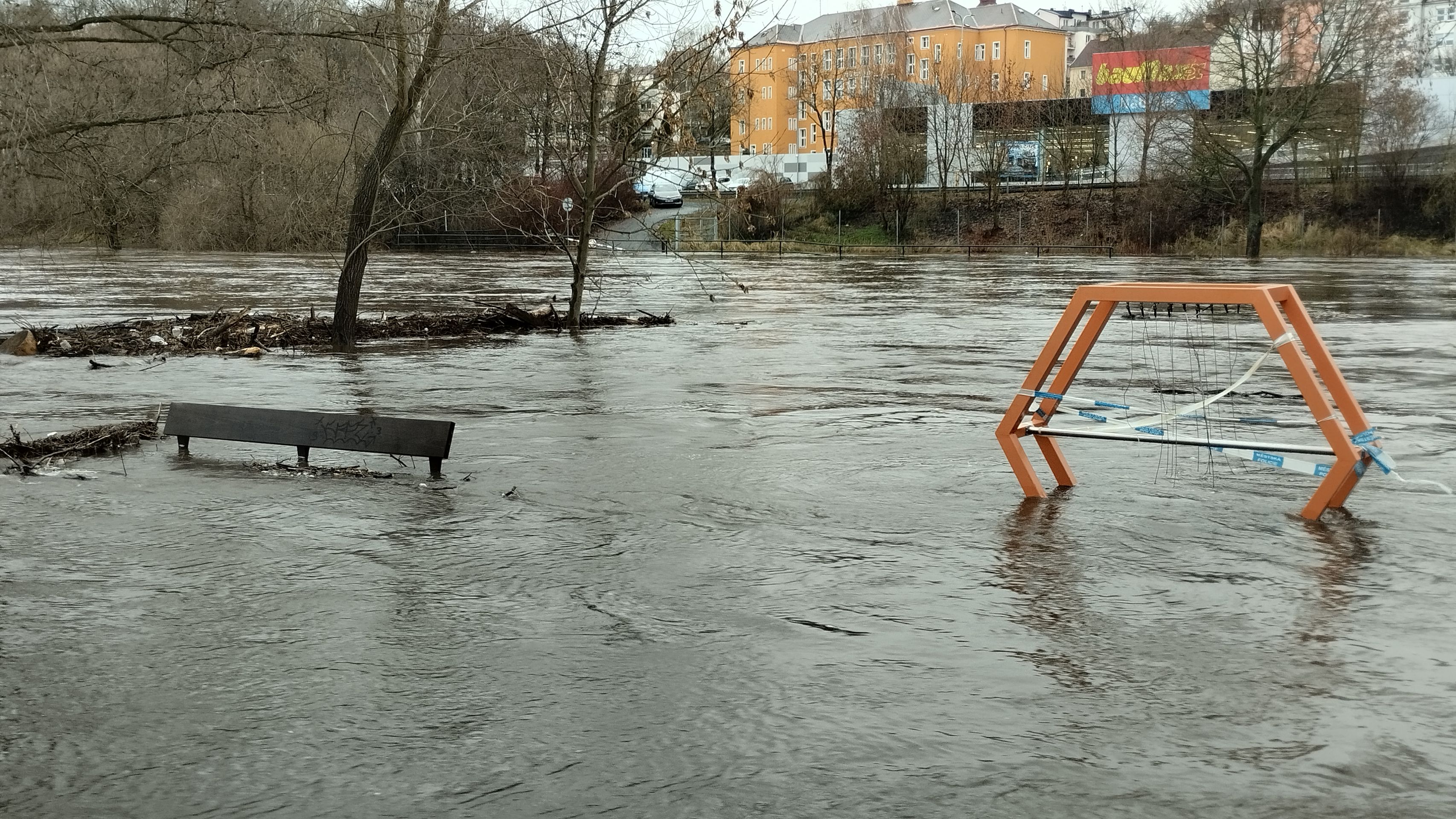 Zvýšená hladiny řeky v Karlových Varech - Řeky v Karlovarském kraji (14/15)