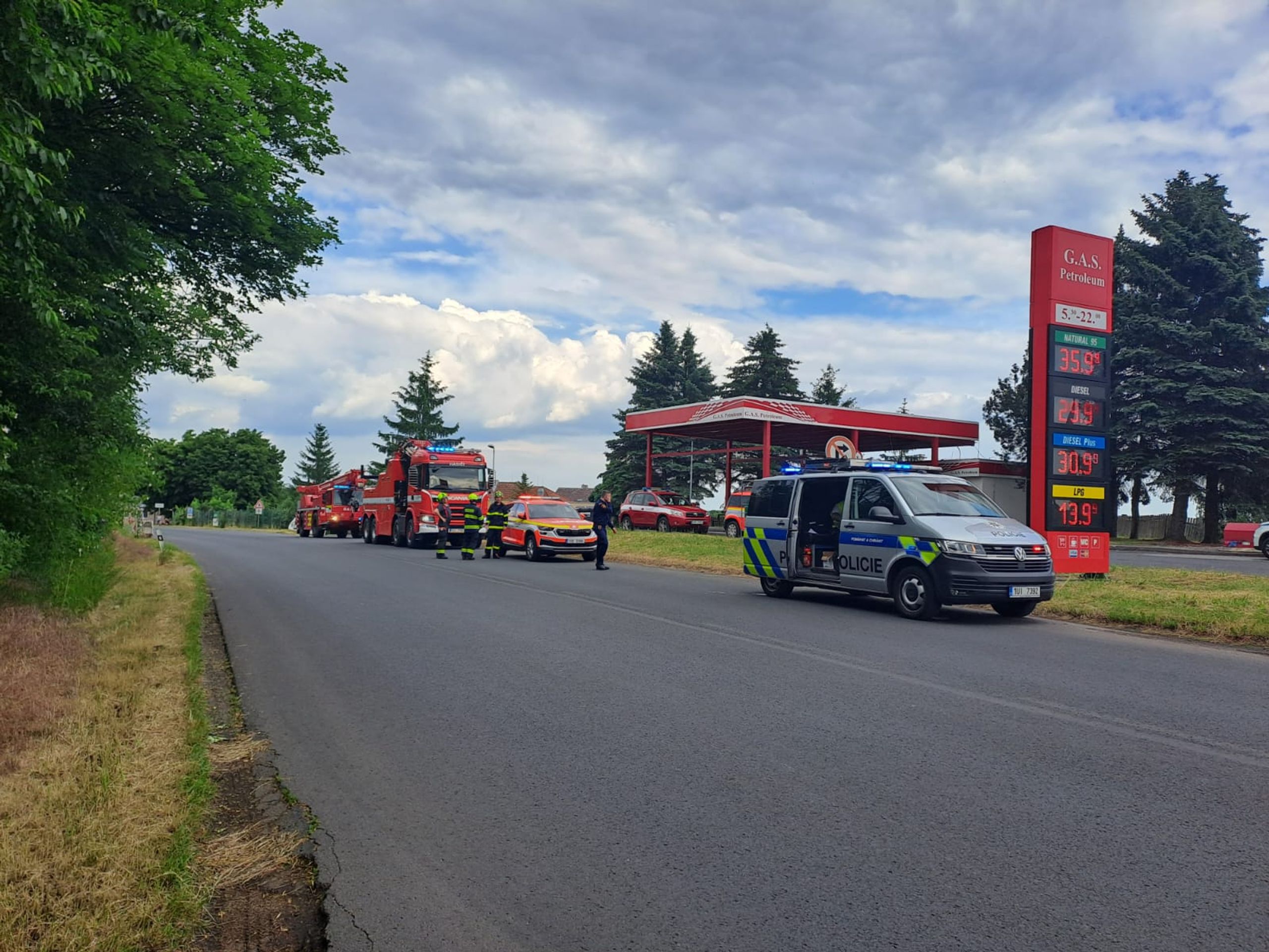 Nehoda autobusu v obci Janov na Ústecku - Nehoda autobusu v obci Janov na Ústecku (4/4)
