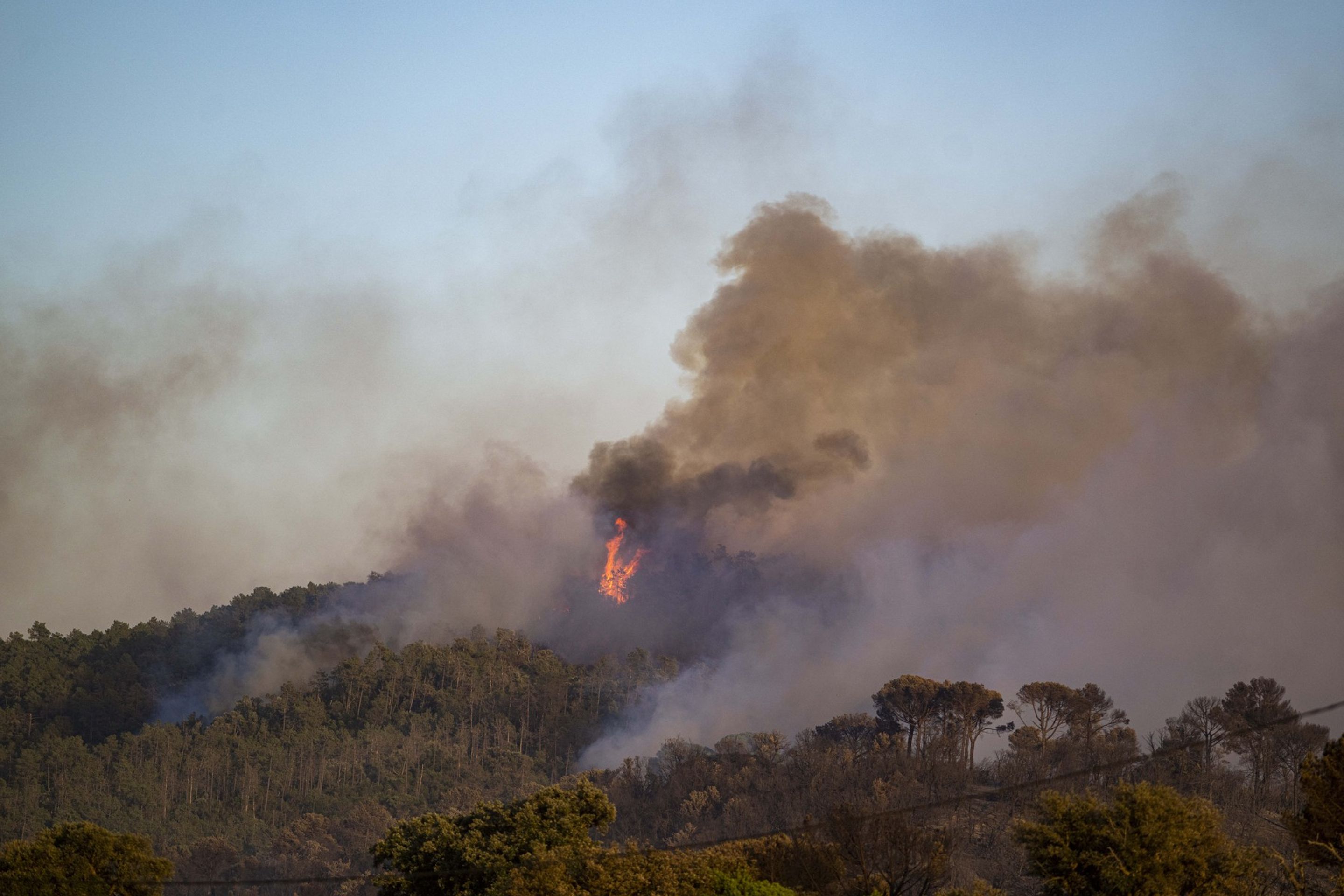 Costa Brava bojuje s rozsáhlým požárem - Costa Brava bojuje s rozsáhlým požárem (1/5)
