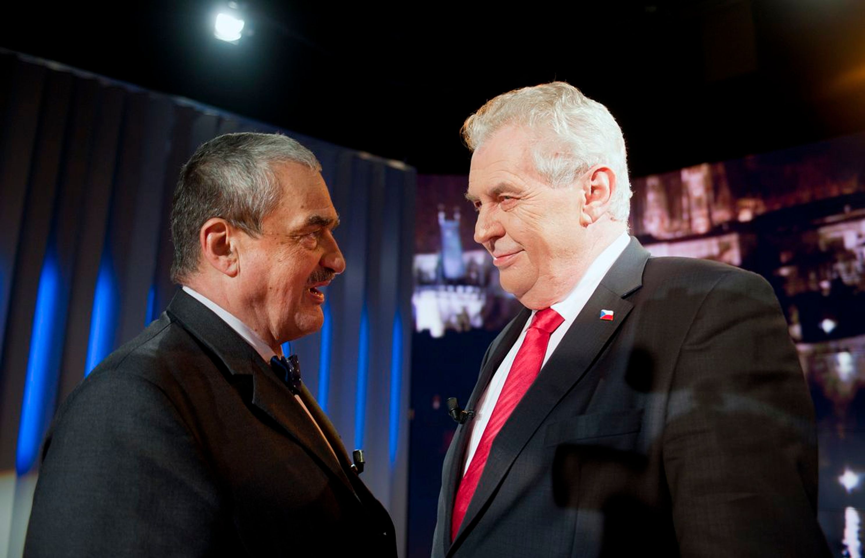 DEBATA - GALERIE: Exkluzivní fotografie z kuloárů prezidentského duelu! (1/10)