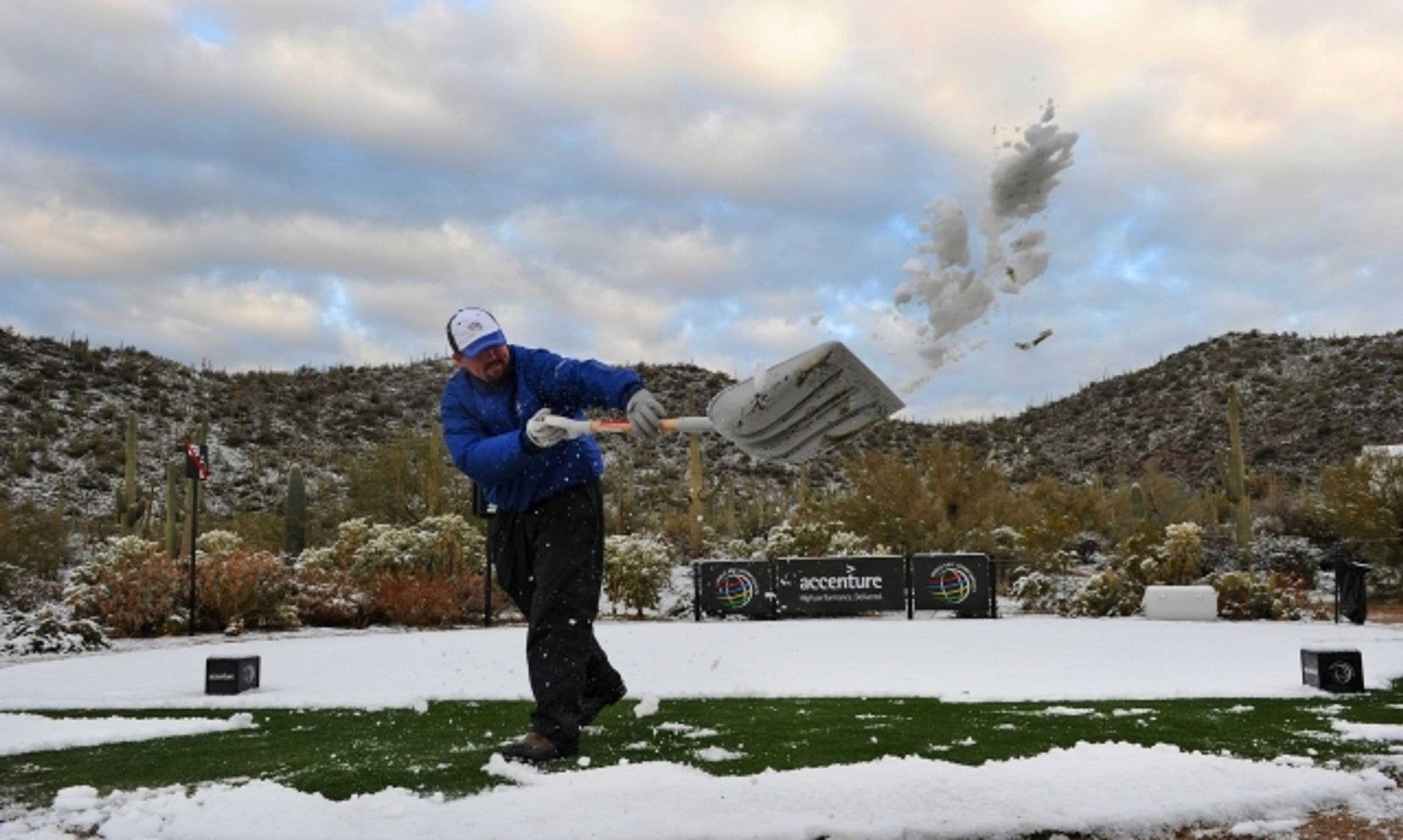 Woods a spol. hráli golf na sněhu - 10 - GALERIE: Woods a spol. hráli golf na sněhu (1/11)