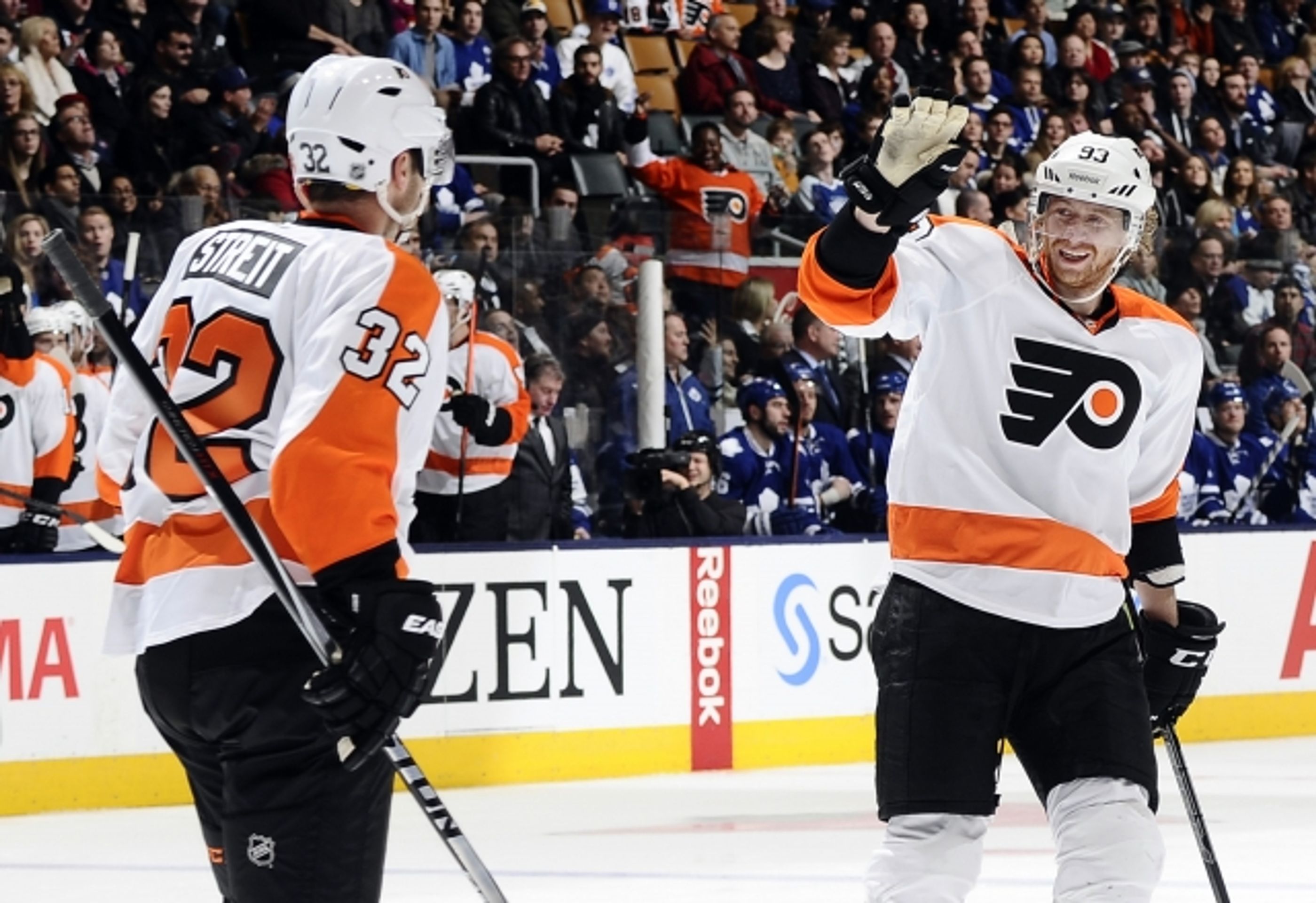 Claude Giroux a Jakub Voráček - Galerie: Jakub Voráček ve Philadelphii Flyers (6/7)