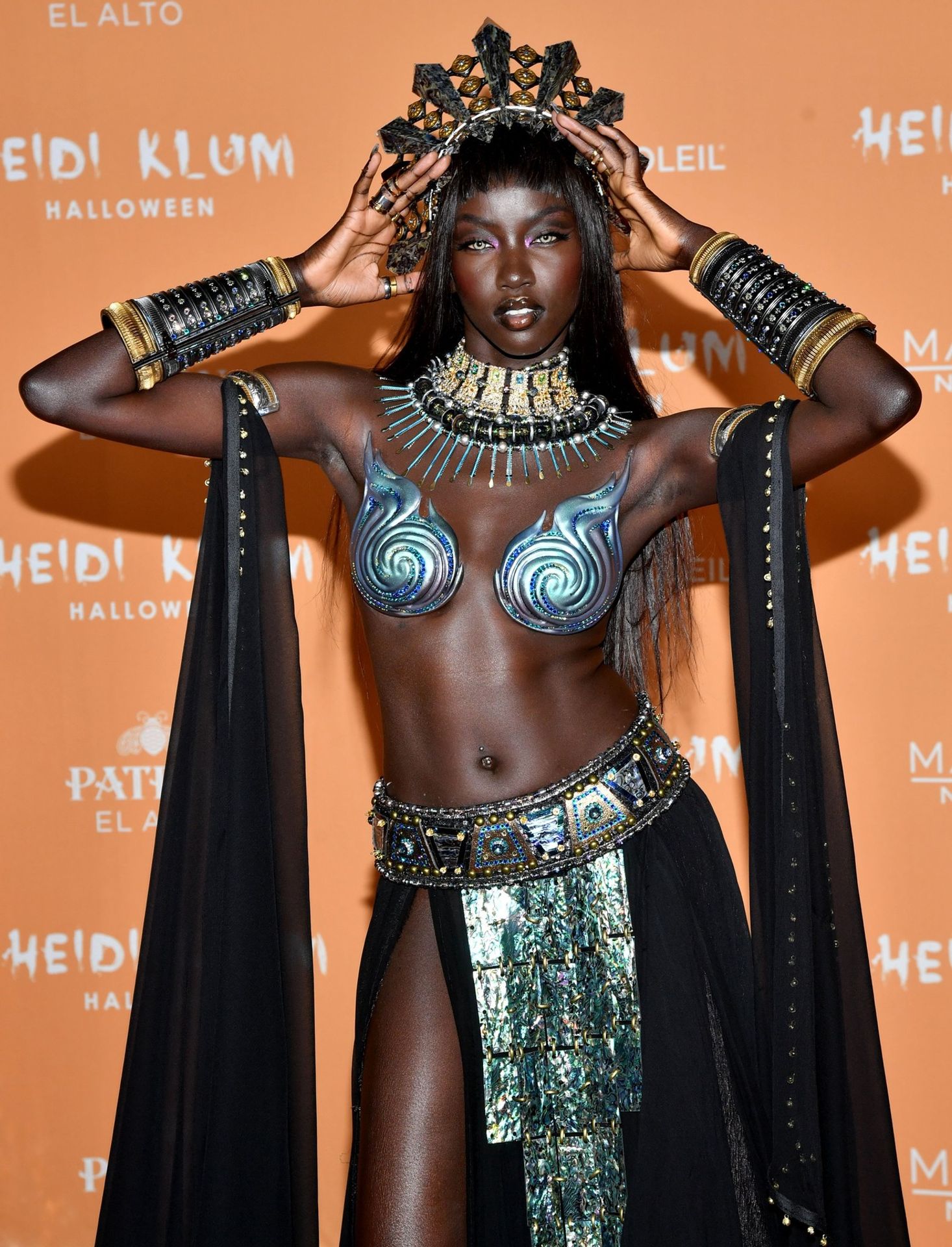 Modelka Anok Yai - Celebrity oslavily Halloween (5/12)