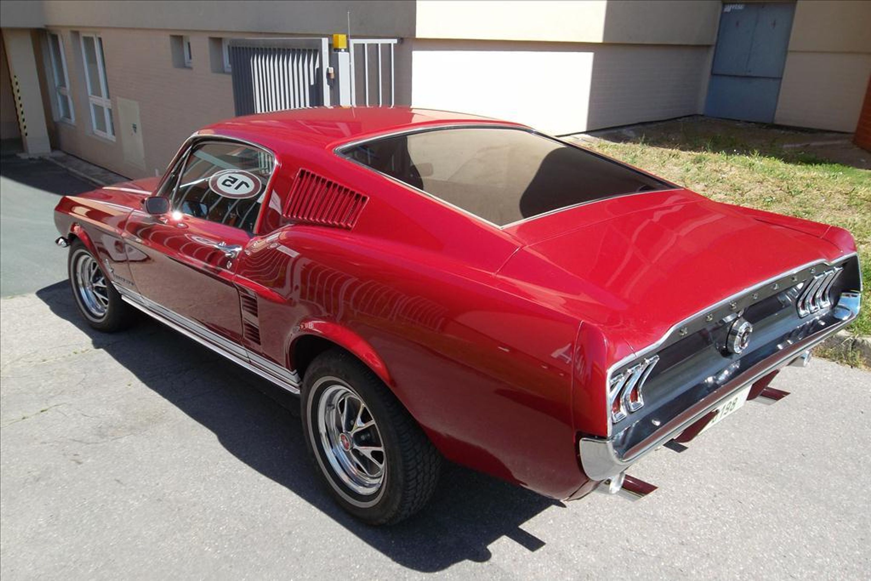 Mustang - 8 - GALARIE: Finanční úřad draží Ford Mustang z roku 1967 (5/6)